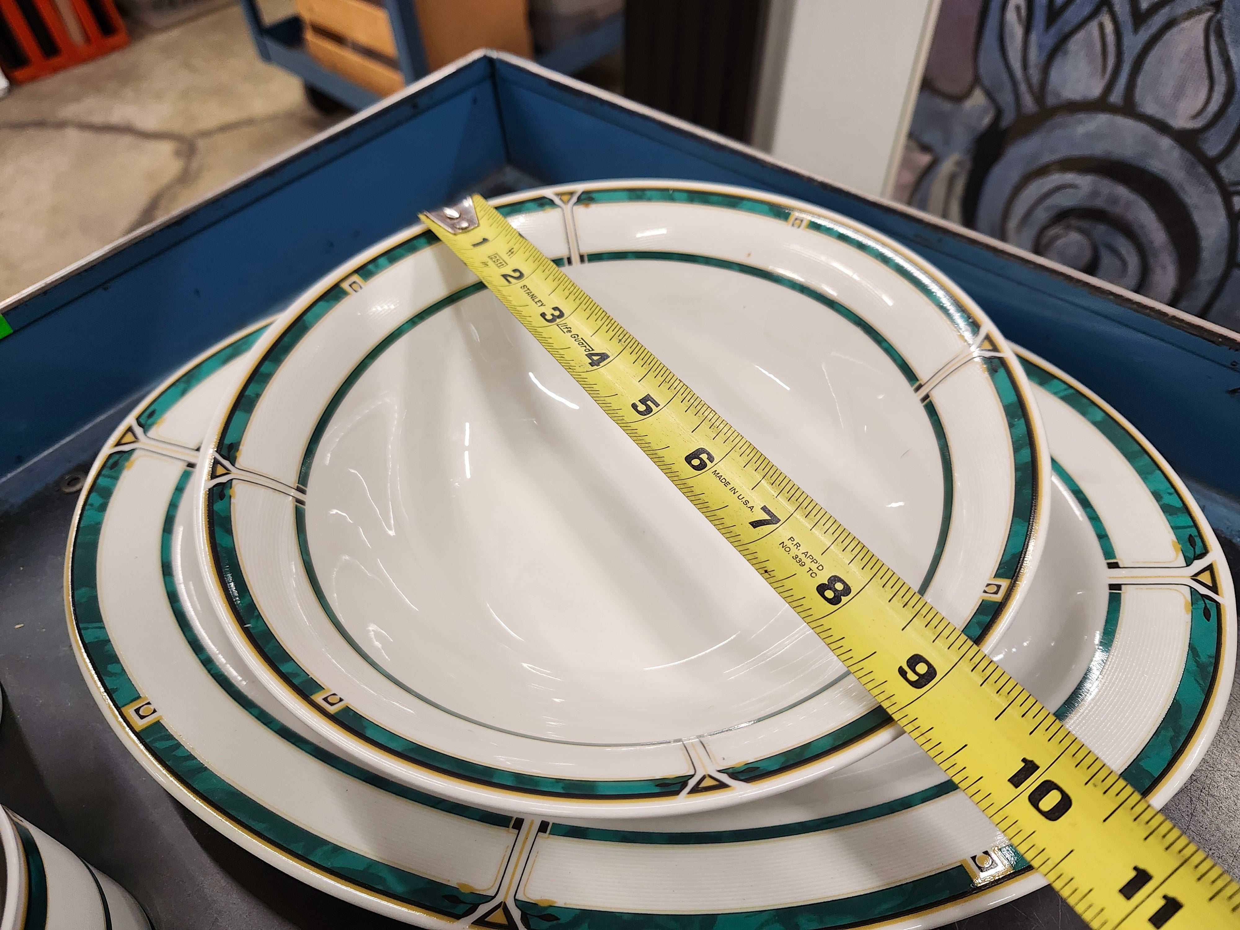 Dinnerware set