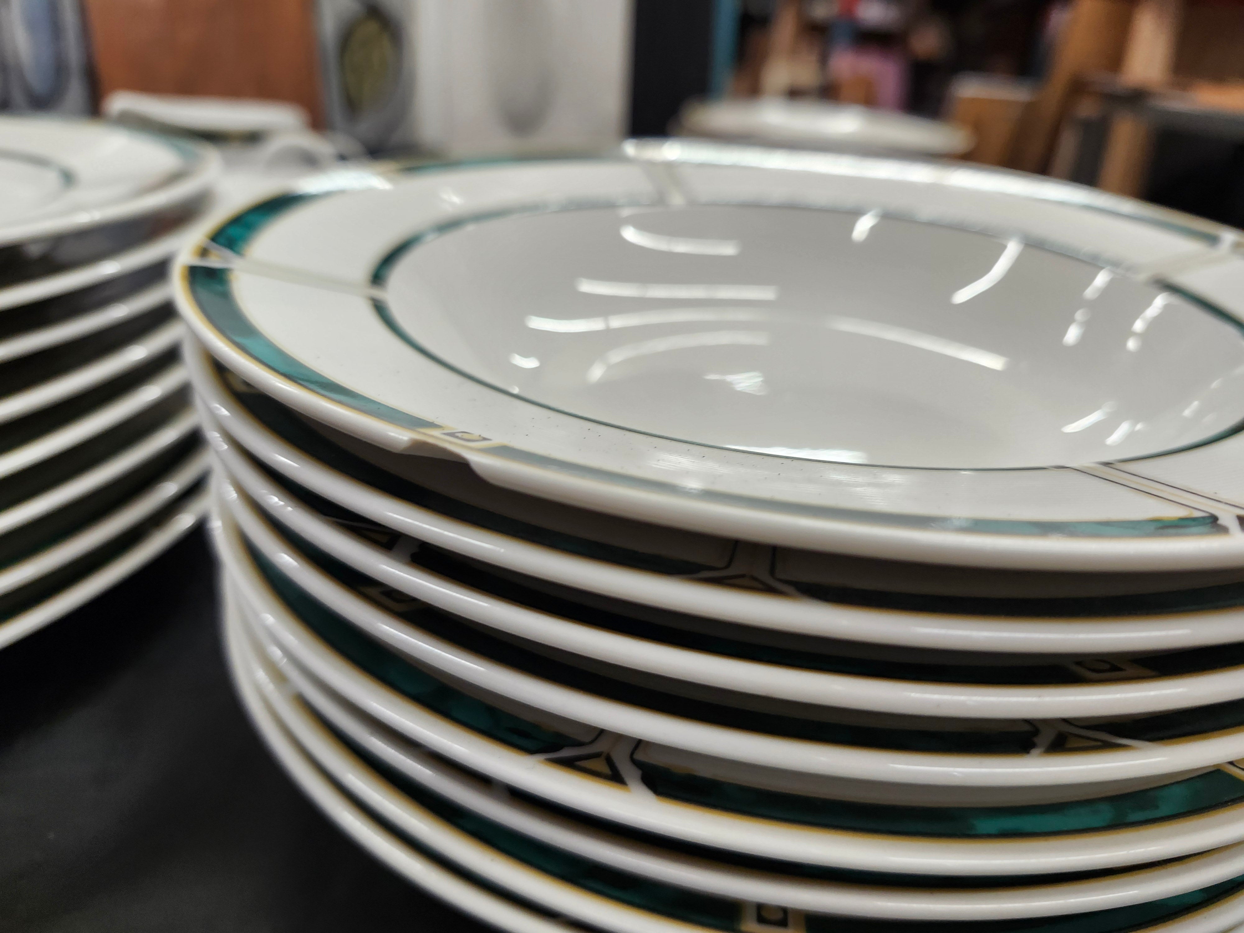 Dinnerware set