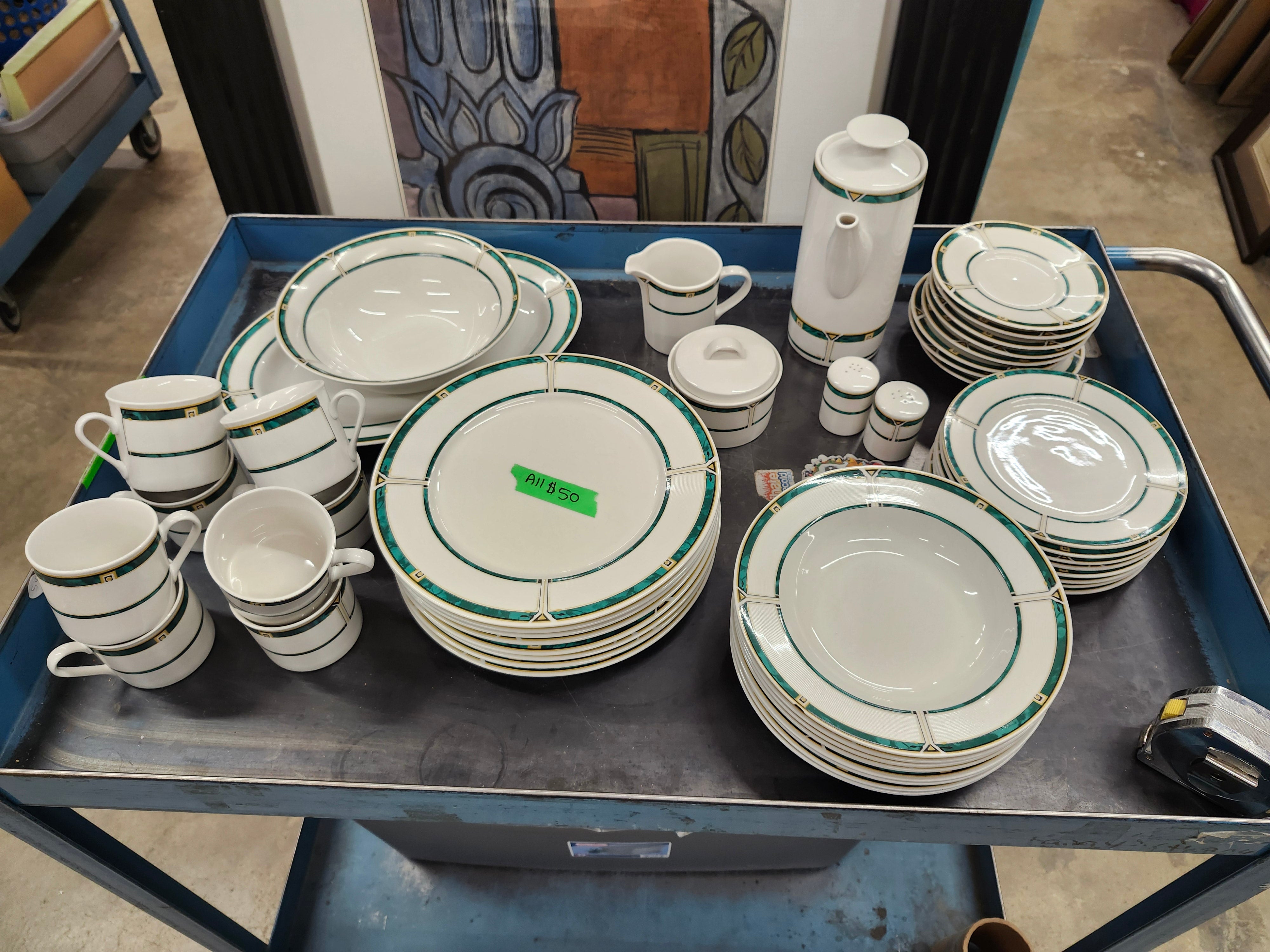Dinnerware set