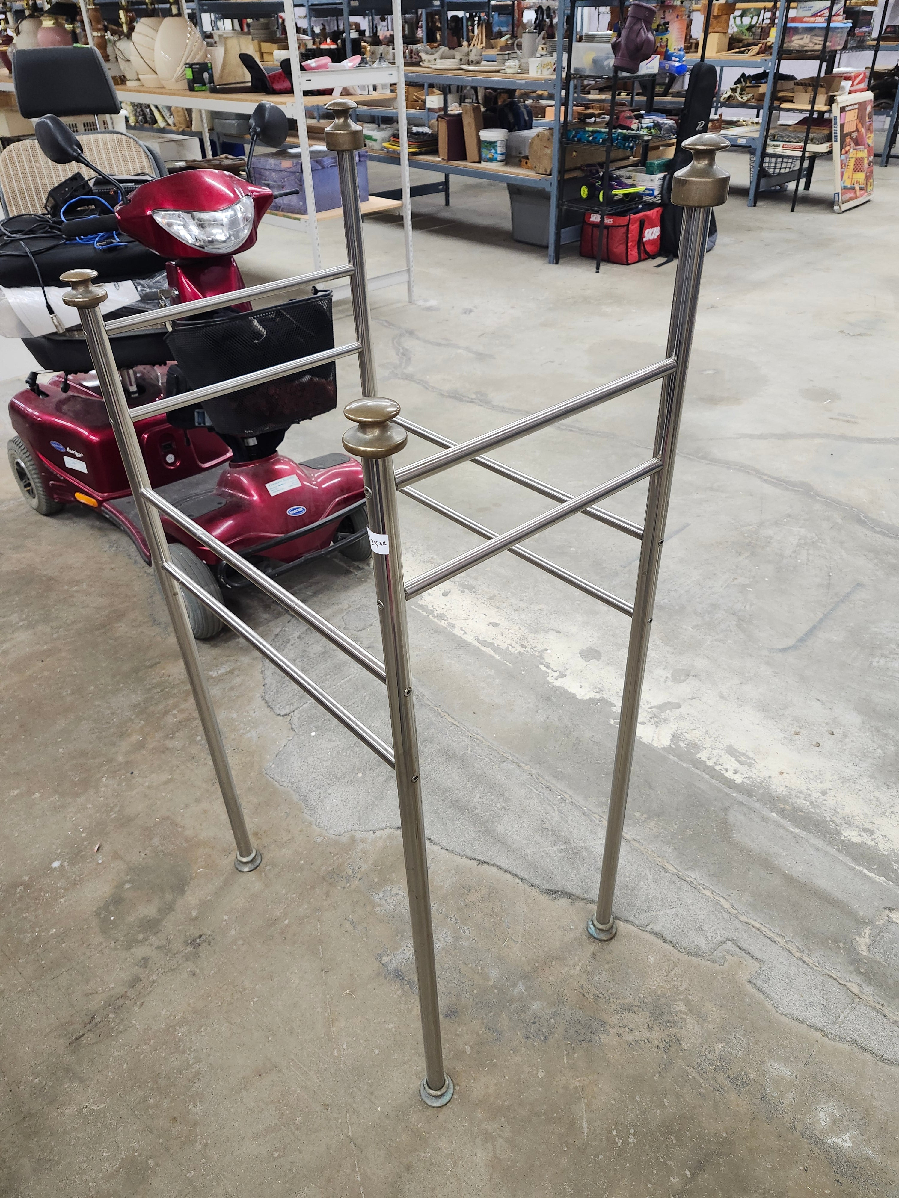 Towel rack