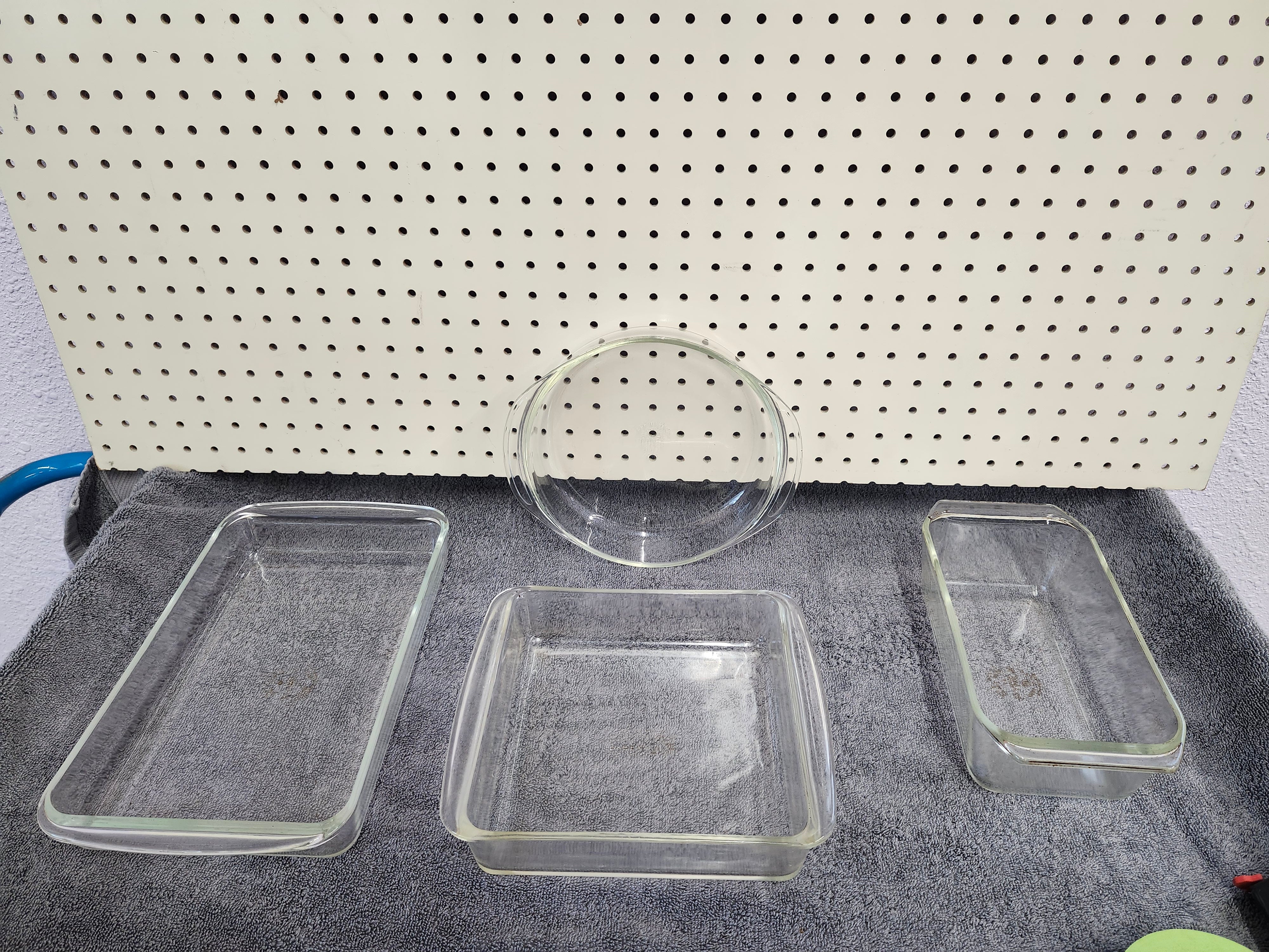 X4 pyrex cookware