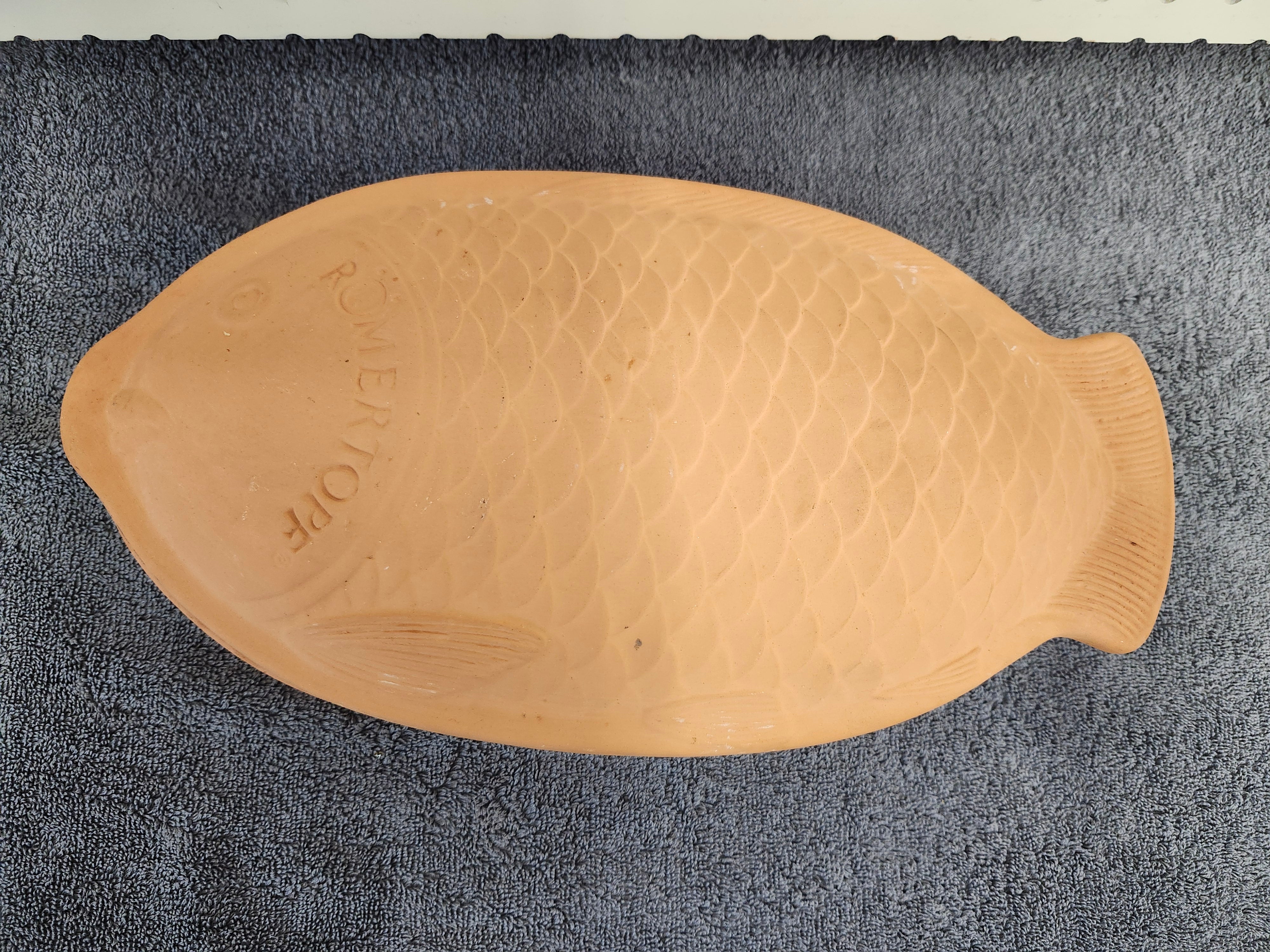 Fish clay roaster