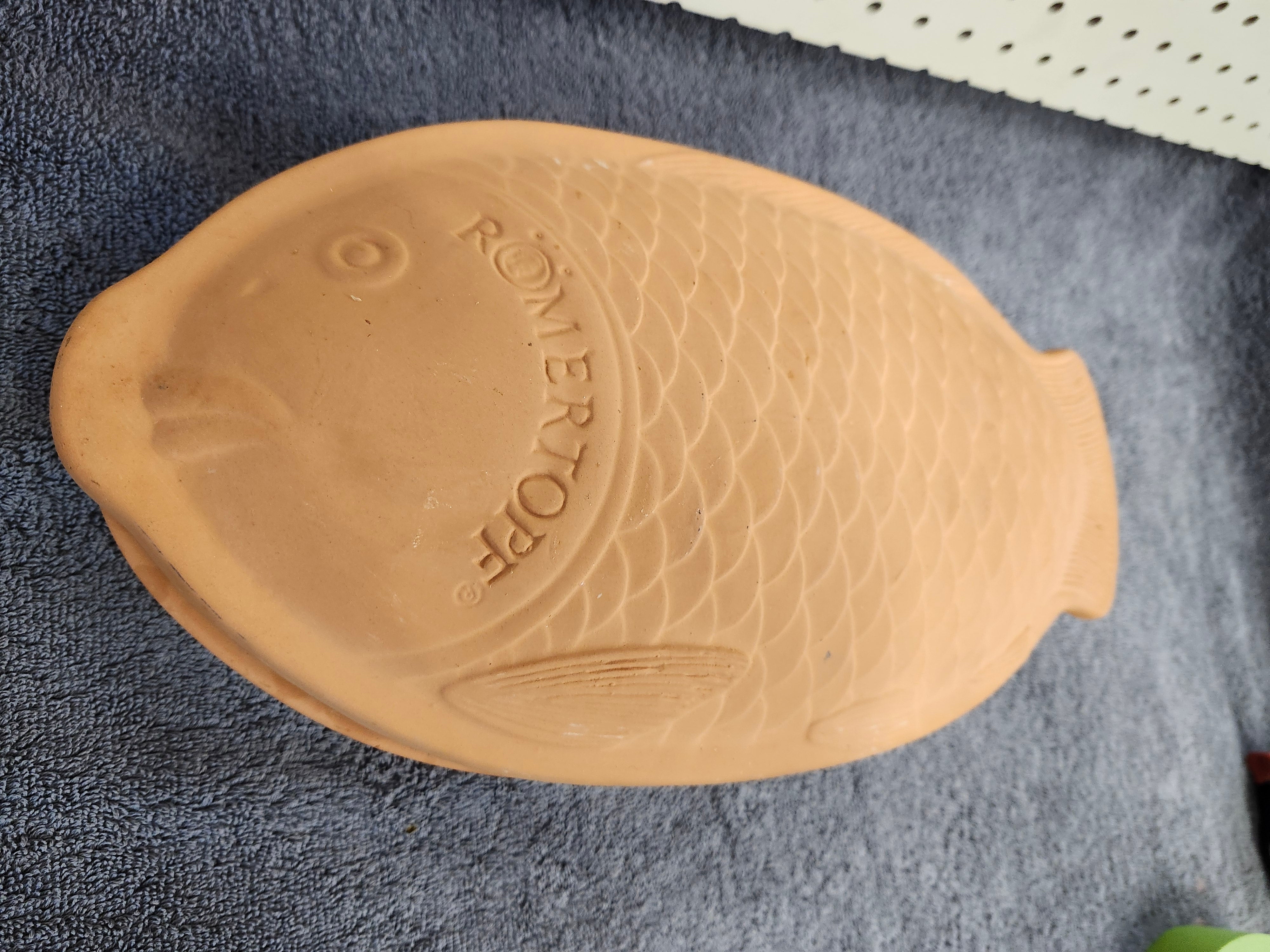 Fish clay roaster