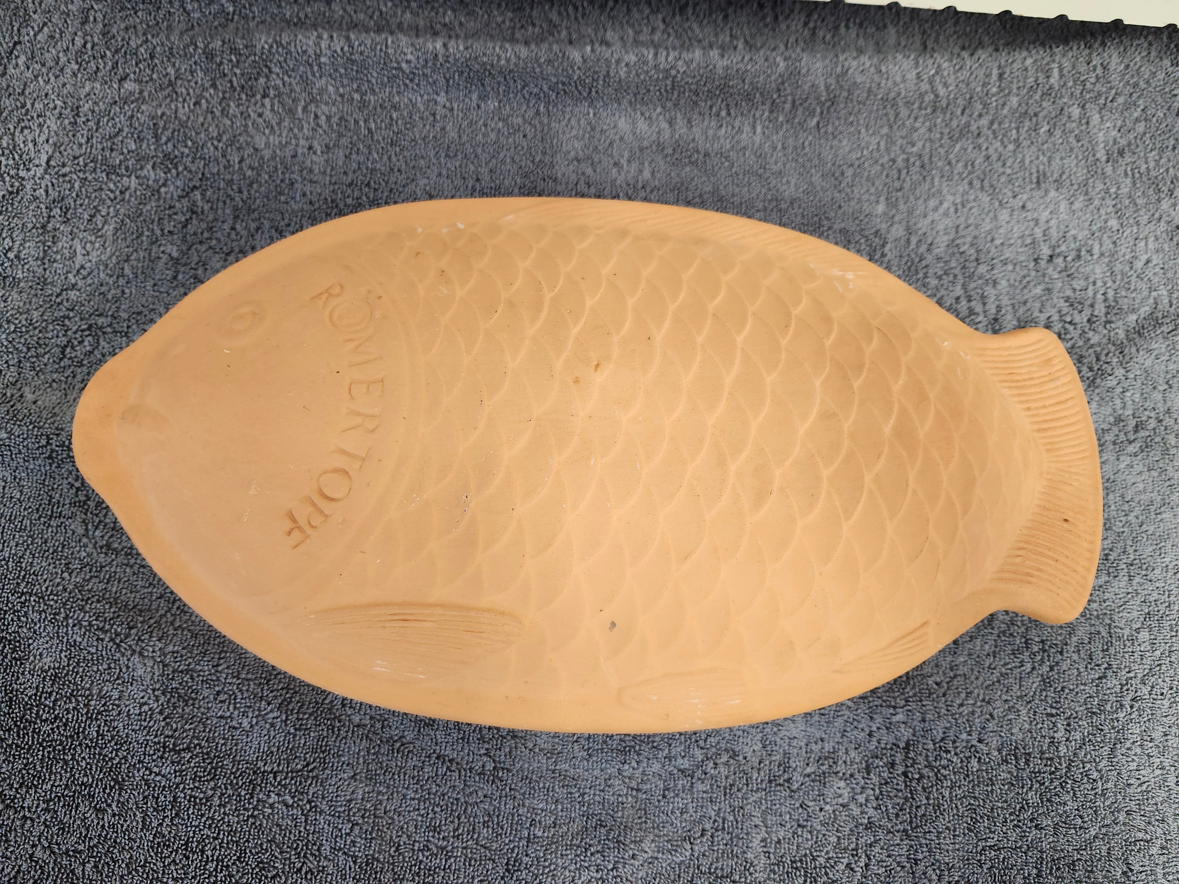 Fish clay roaster