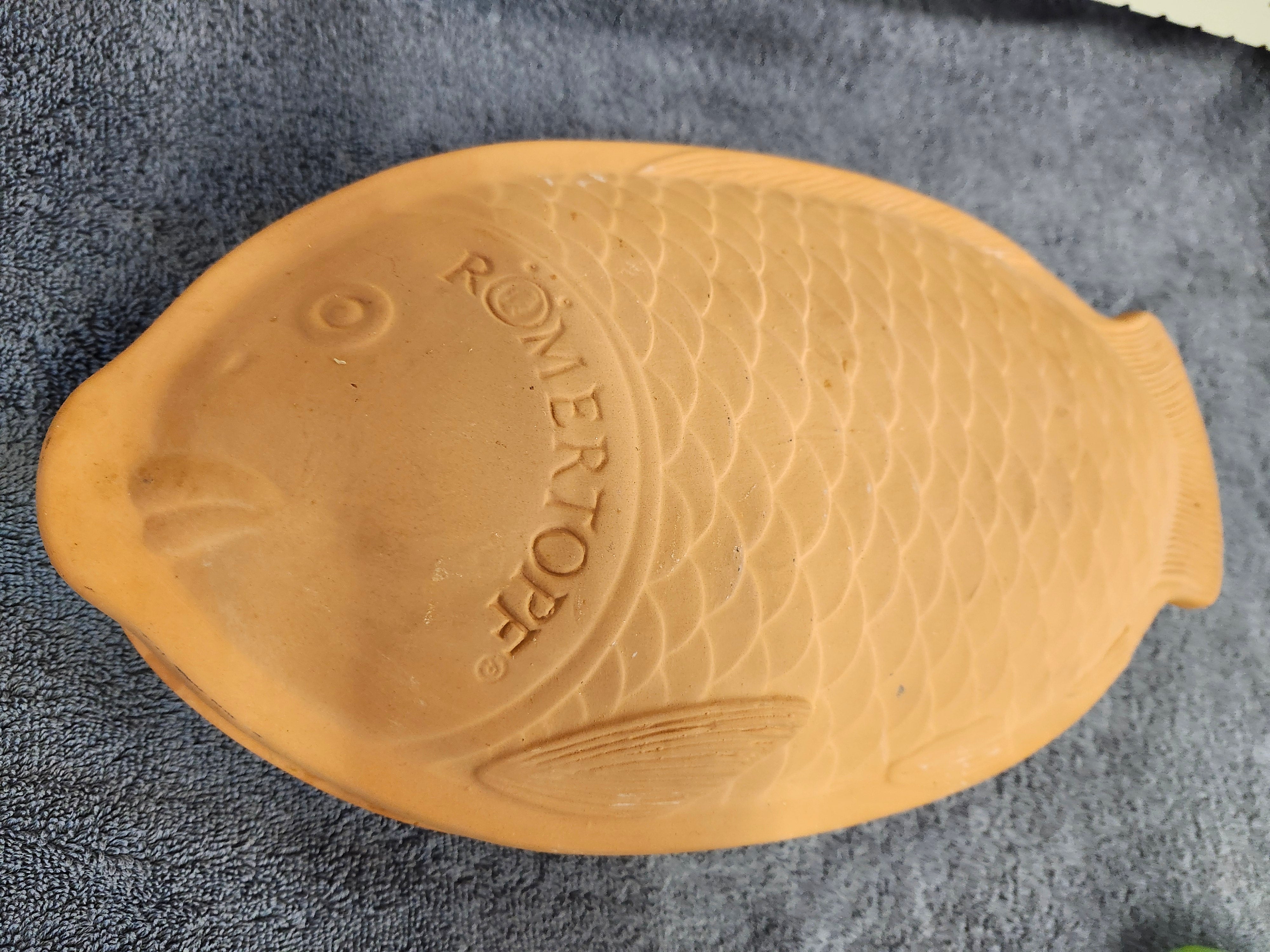 Fish clay roaster
