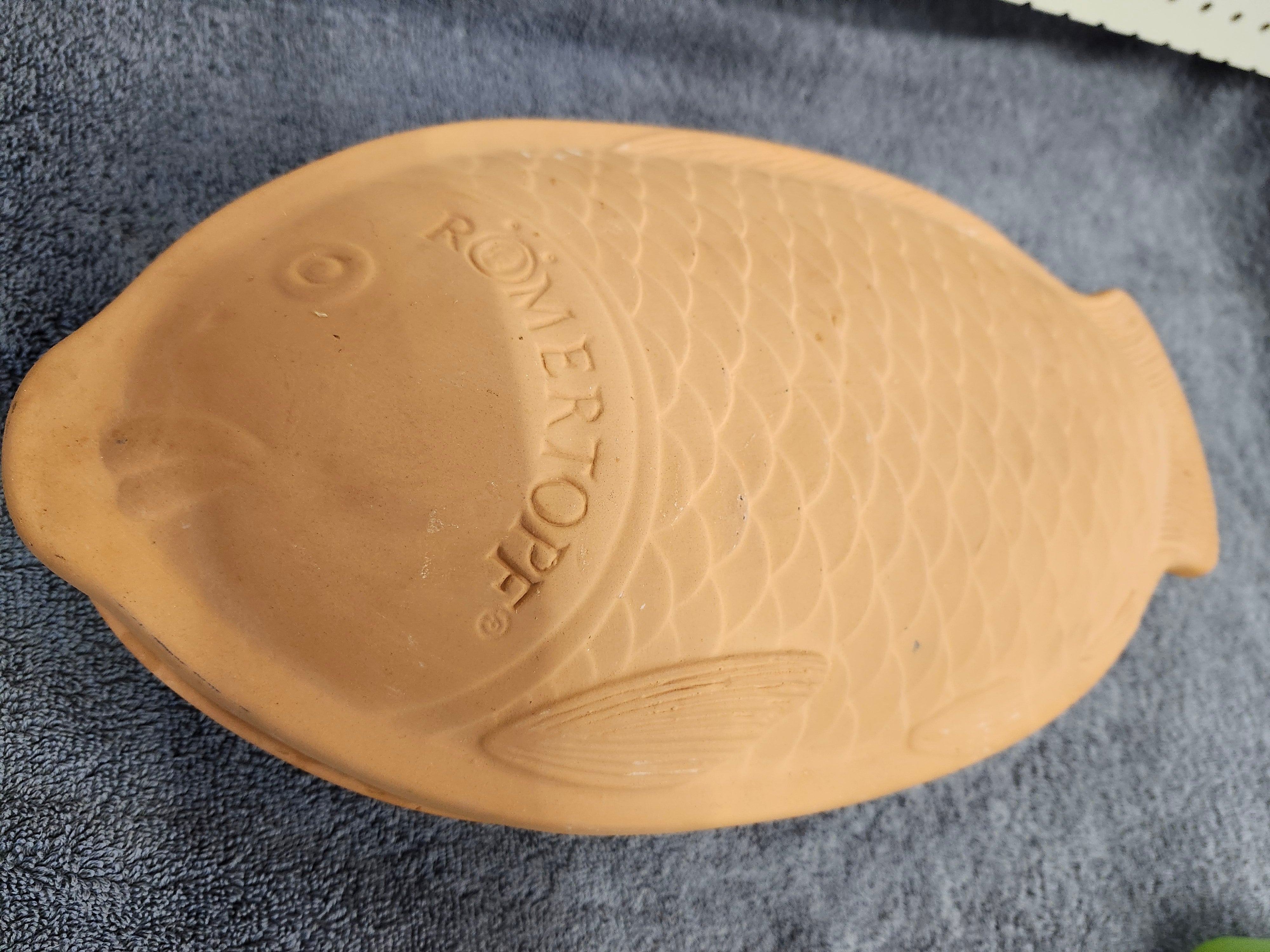 Fish clay roaster