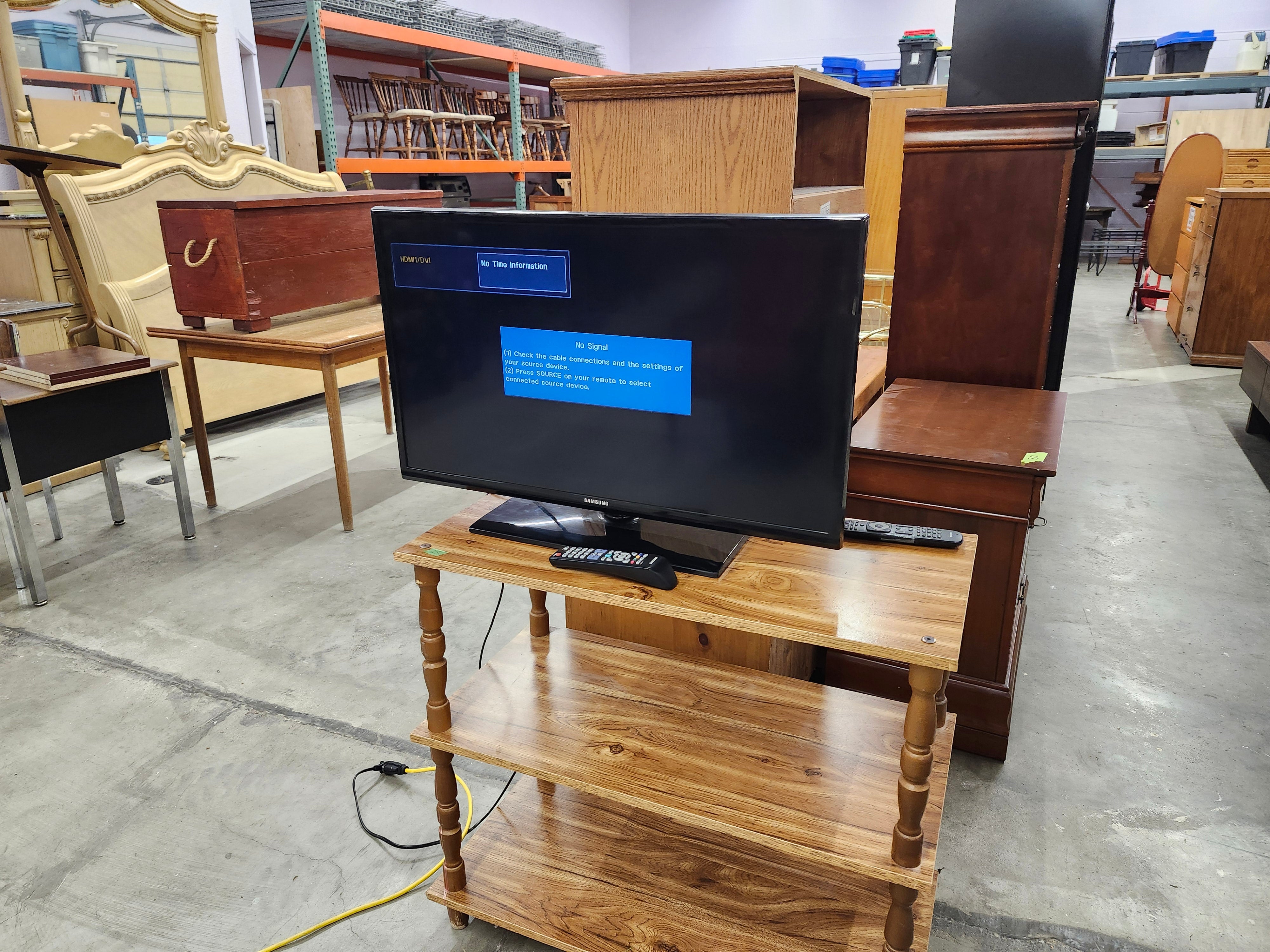 32in samsung T.V with remote