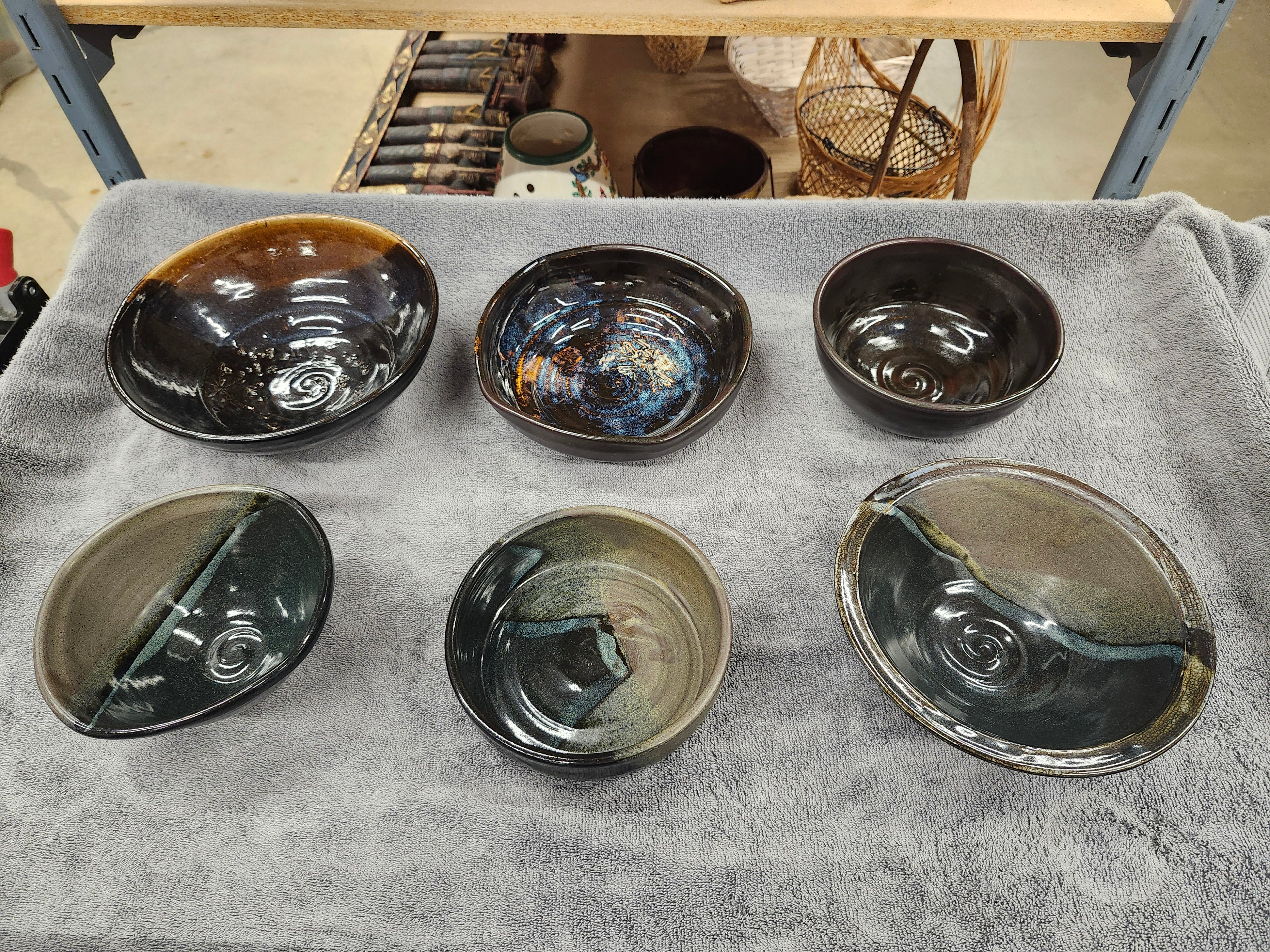 X6 pottery bowls
