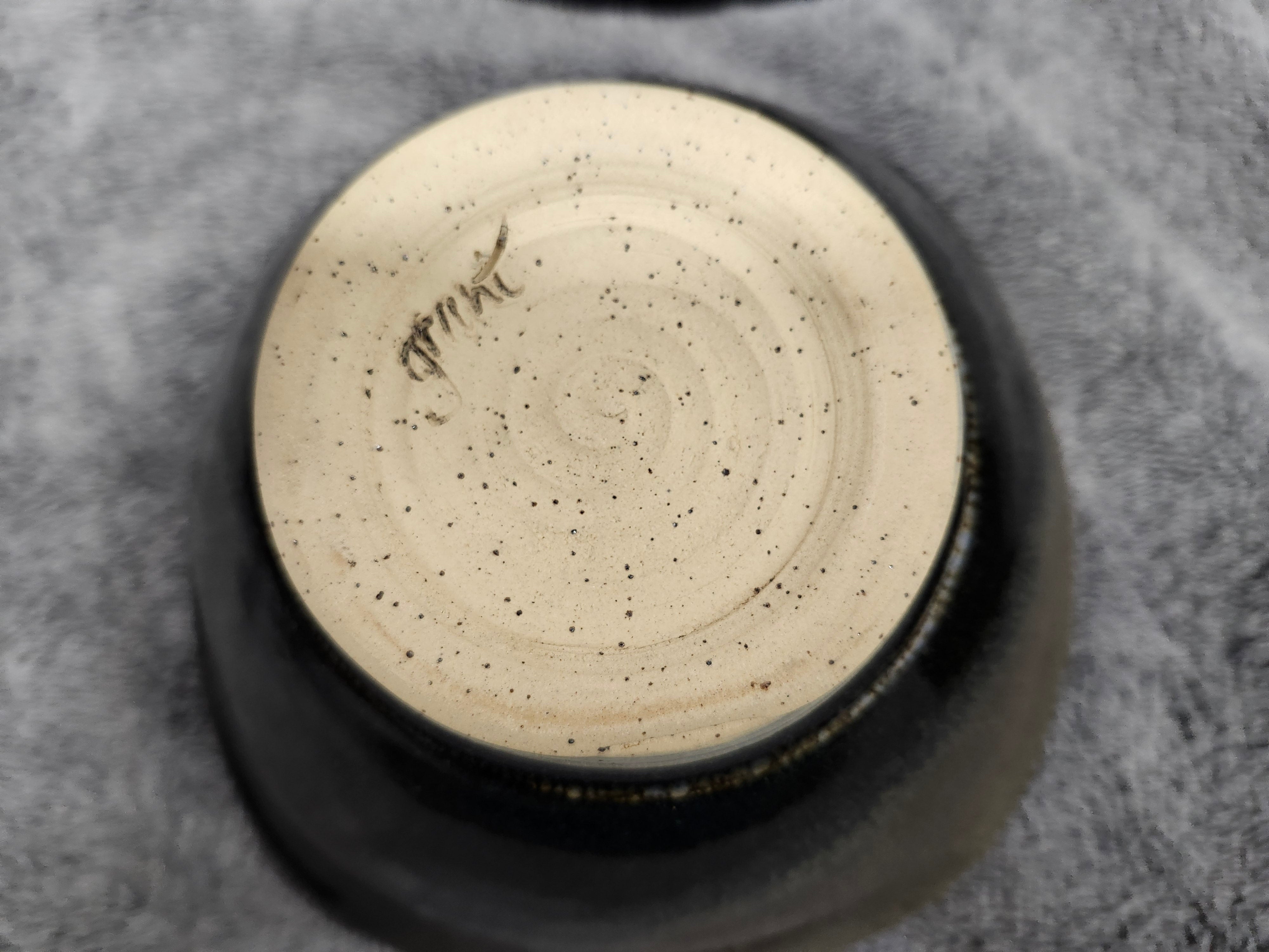 X6 pottery bowls
