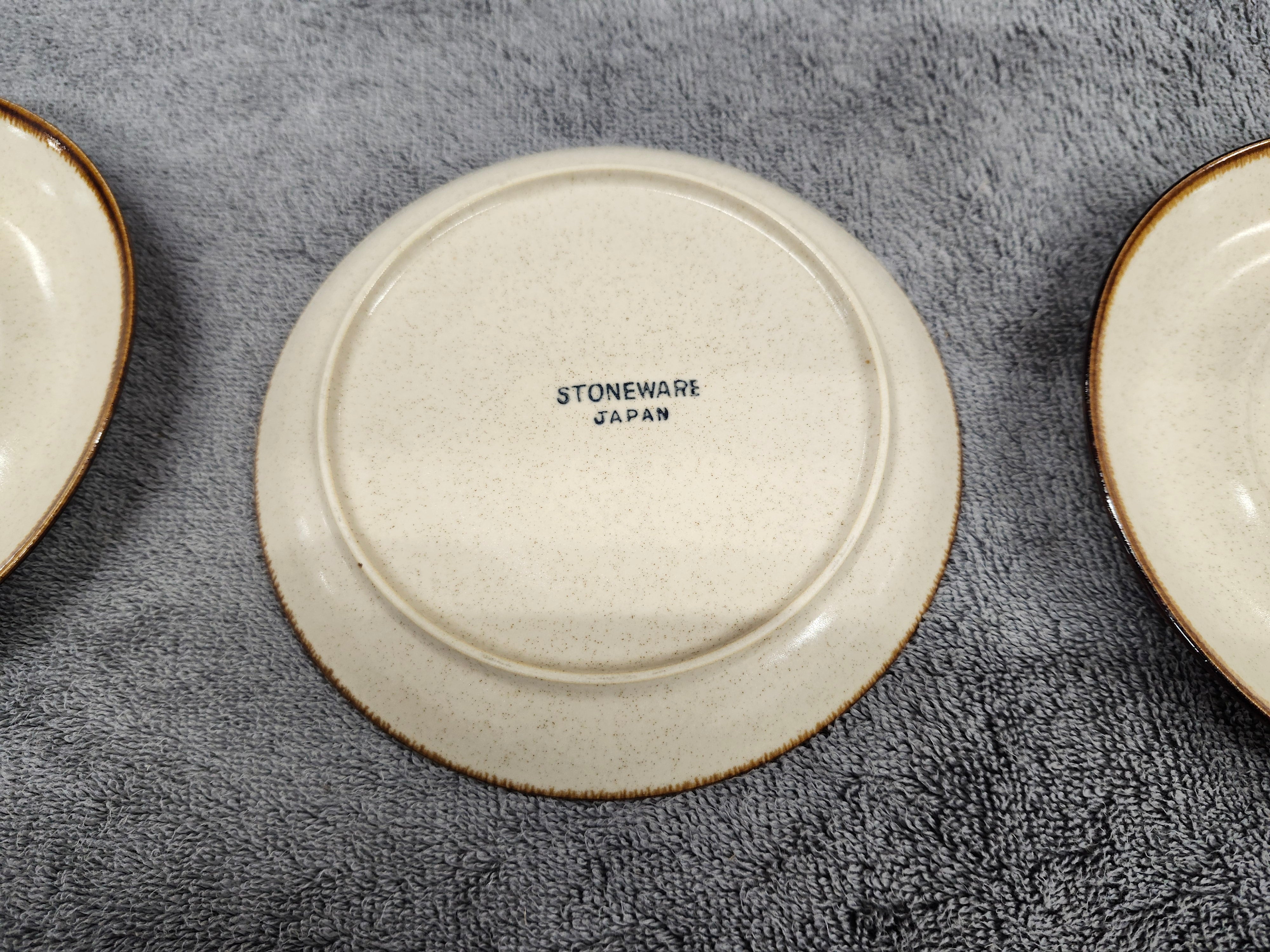 X4 stoneware saucers