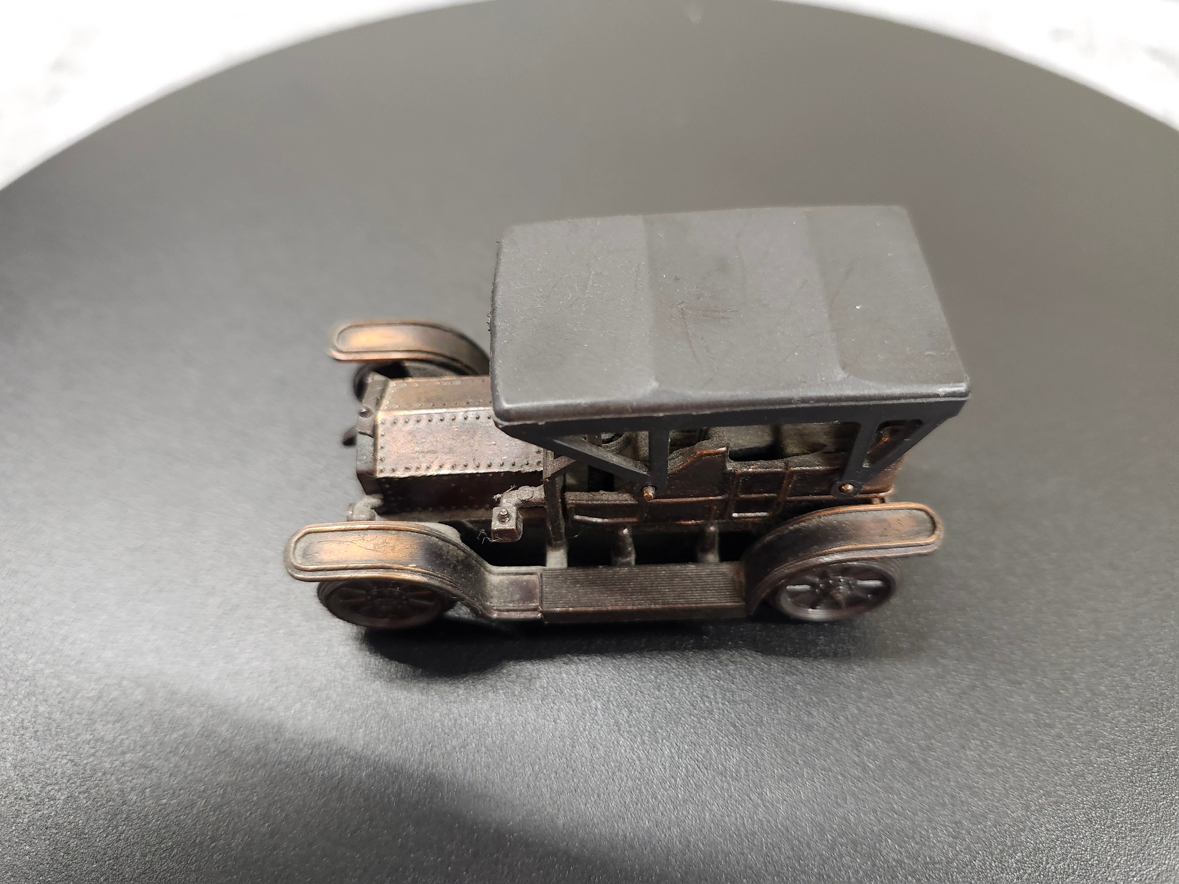 Metal car pencil sharpener