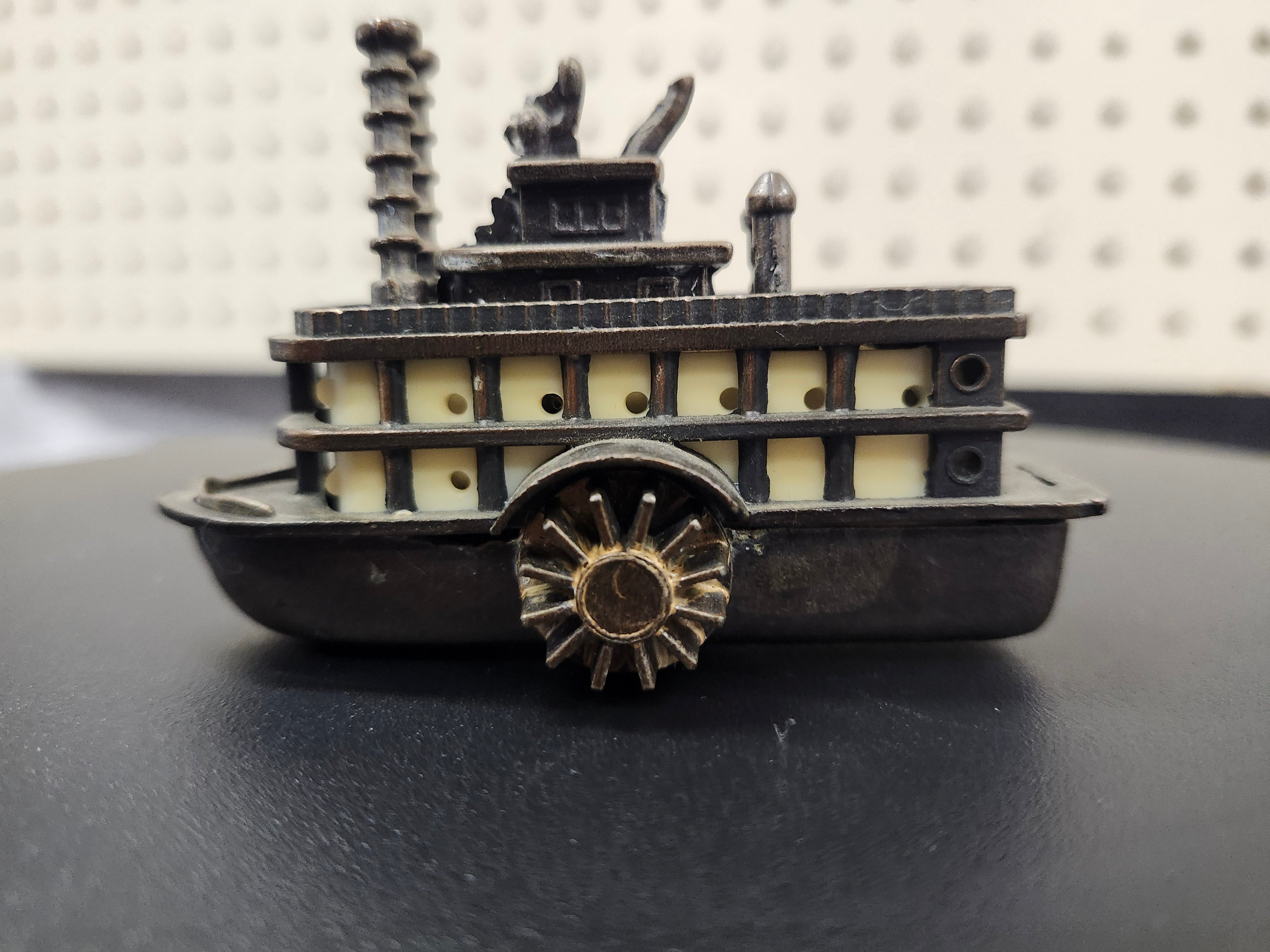Metal pencil sharpener