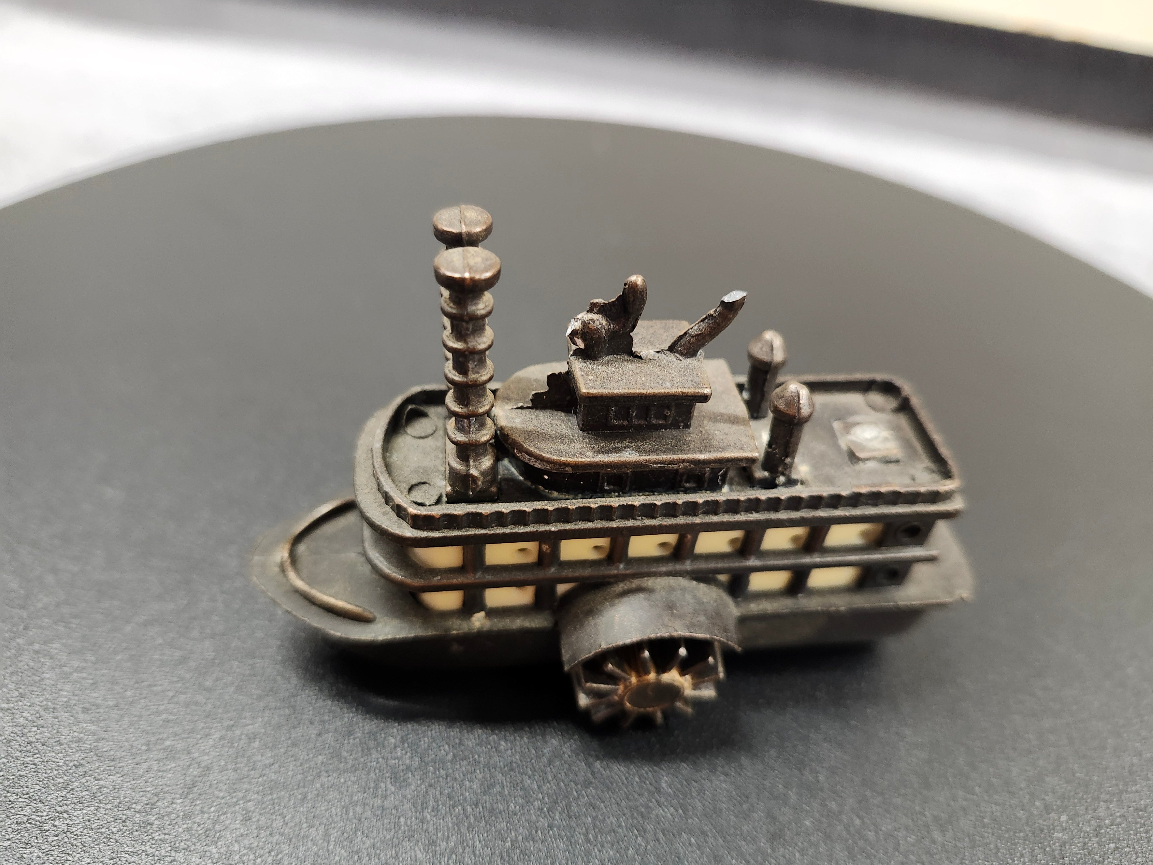Metal pencil sharpener
