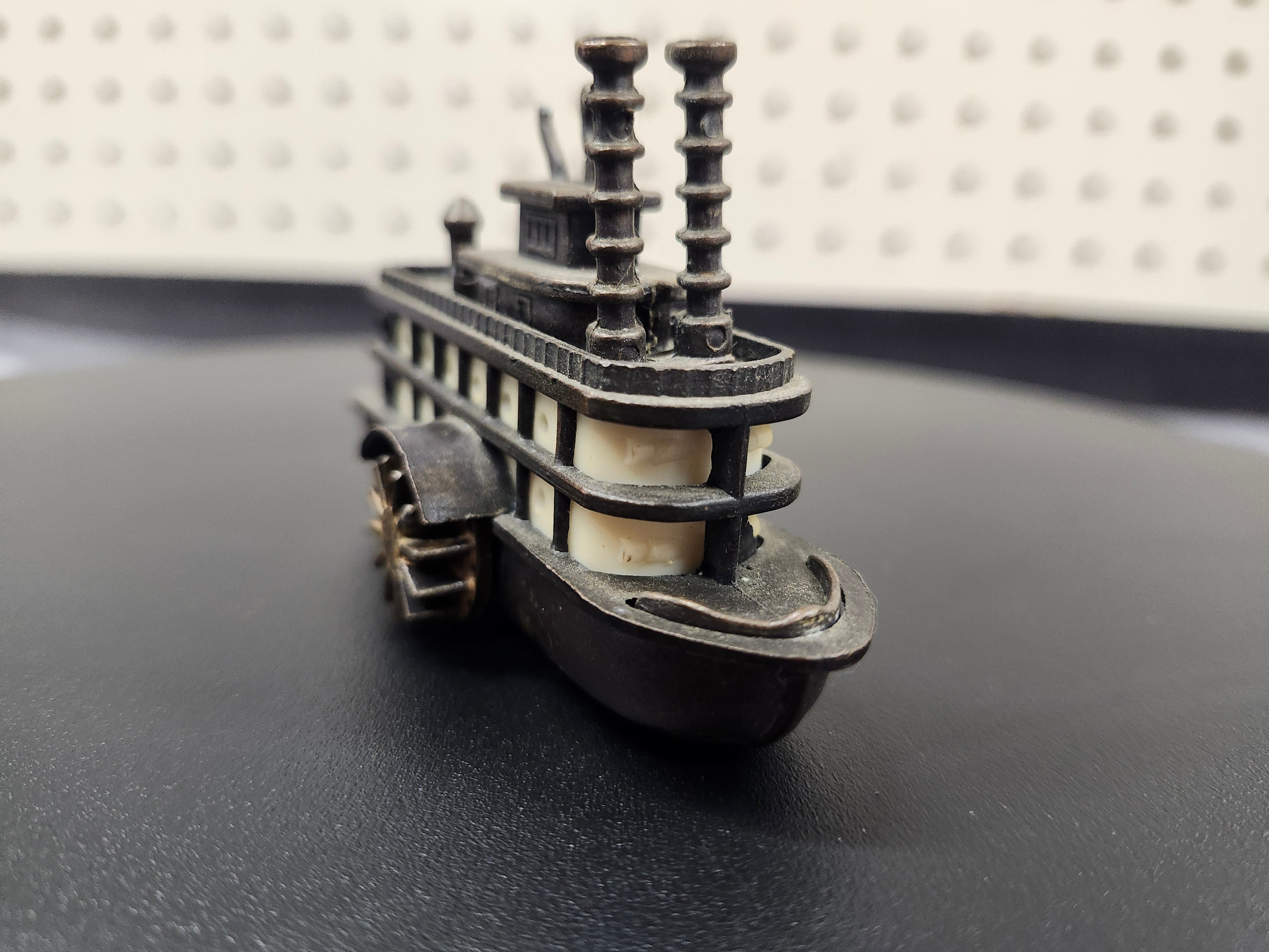Metal pencil sharpener