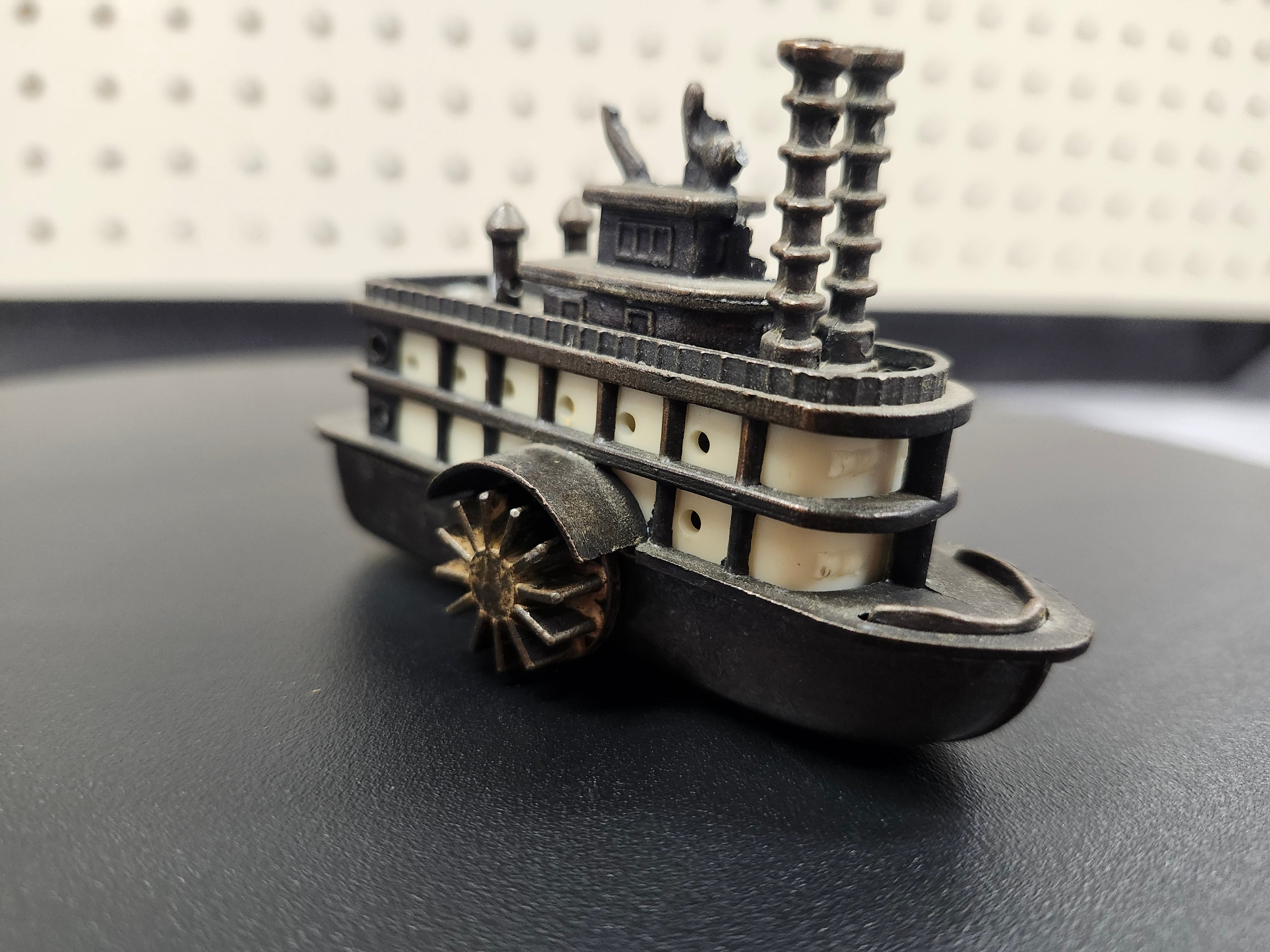 Metal pencil sharpener
