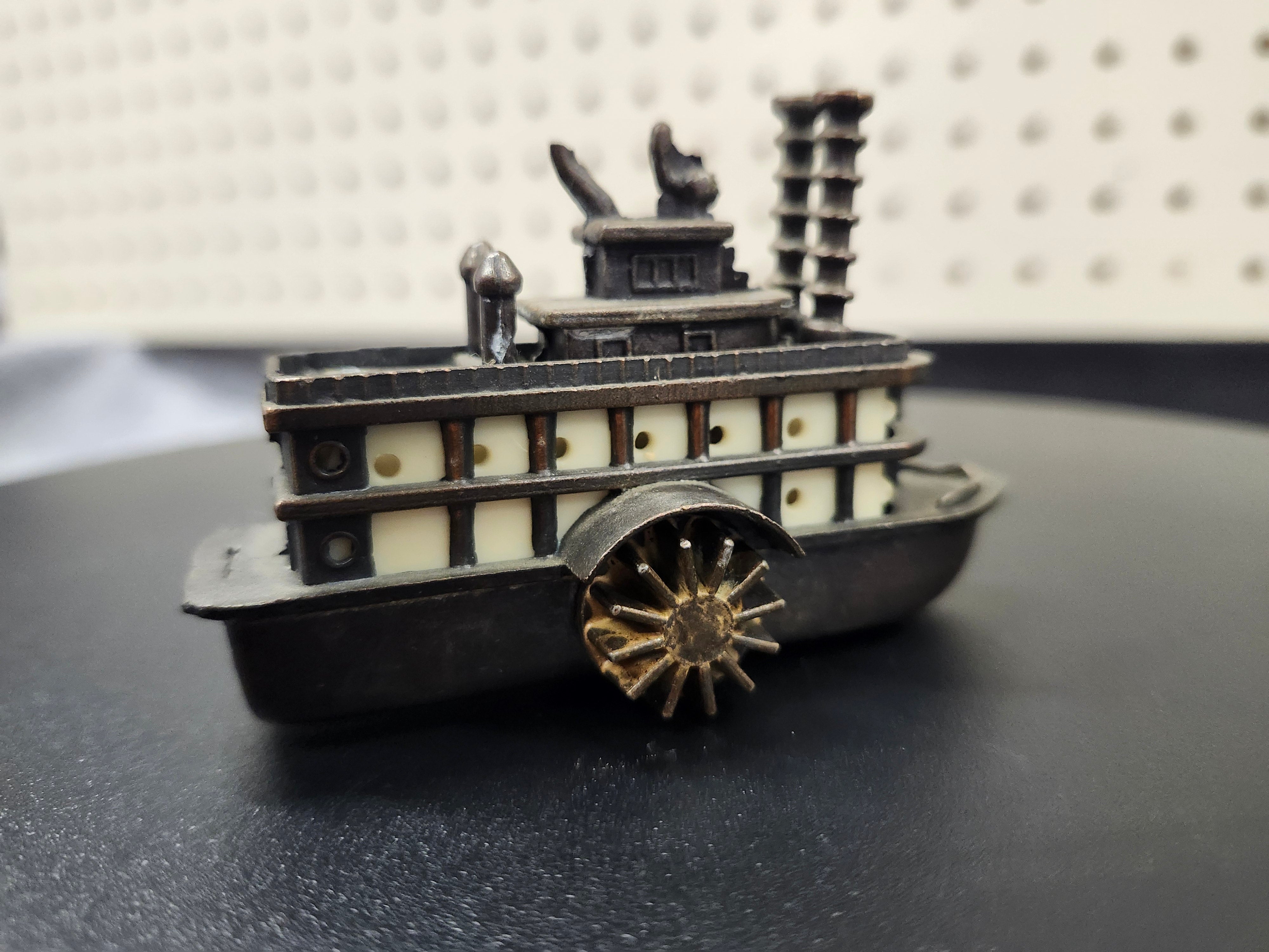 Metal pencil sharpener