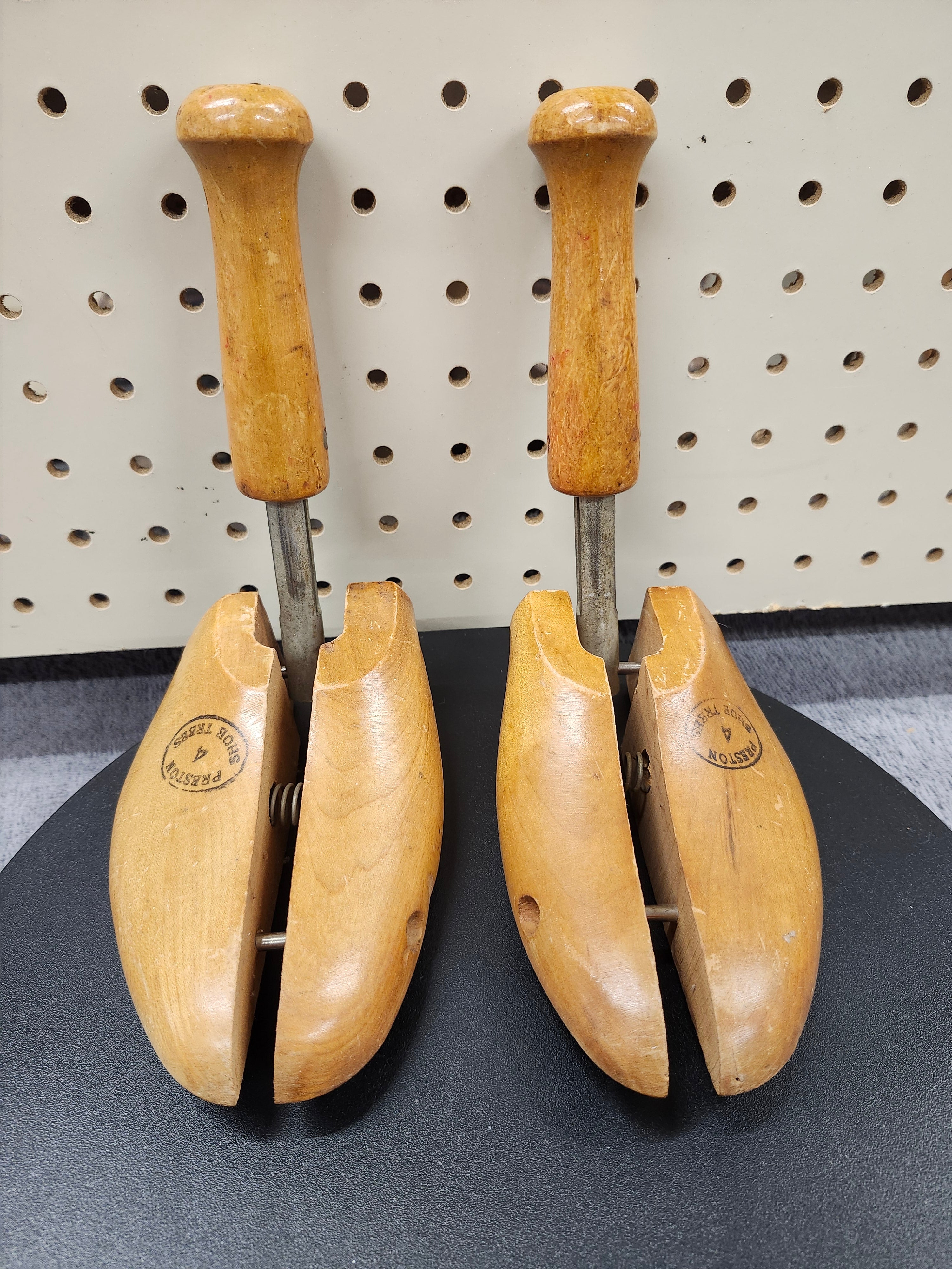 Wood shoe stretchers