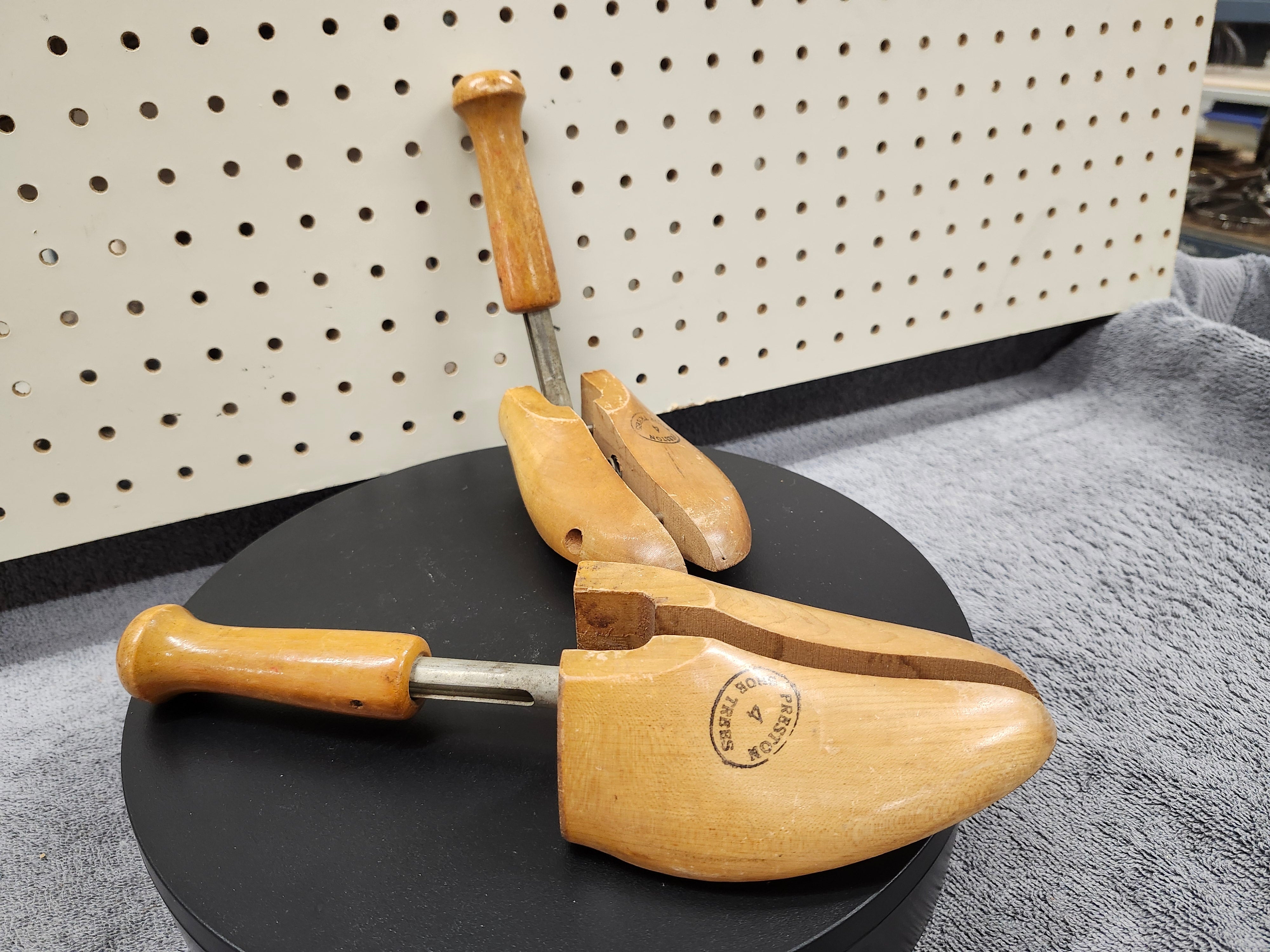 Wood shoe stretchers