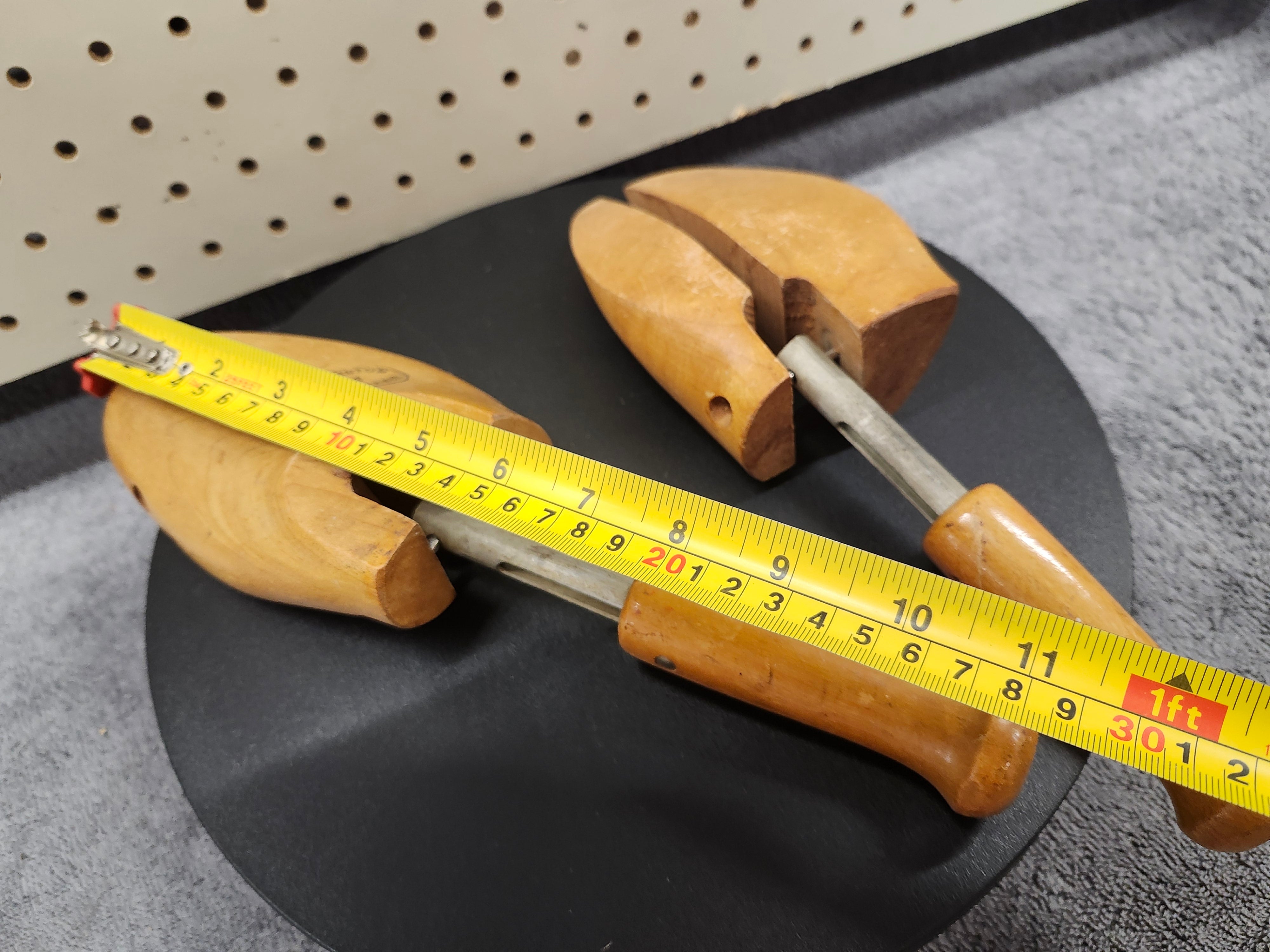 Wood shoe stretchers