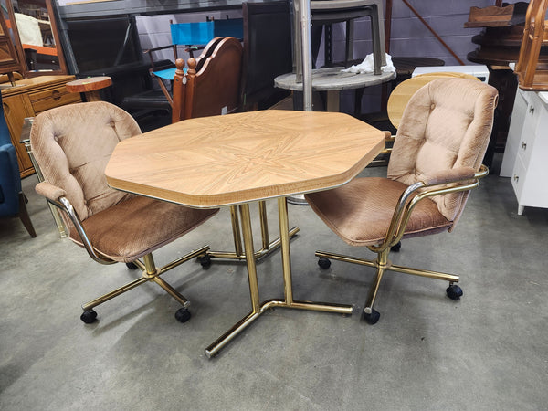 Dining set & x2 chairs on wheels
