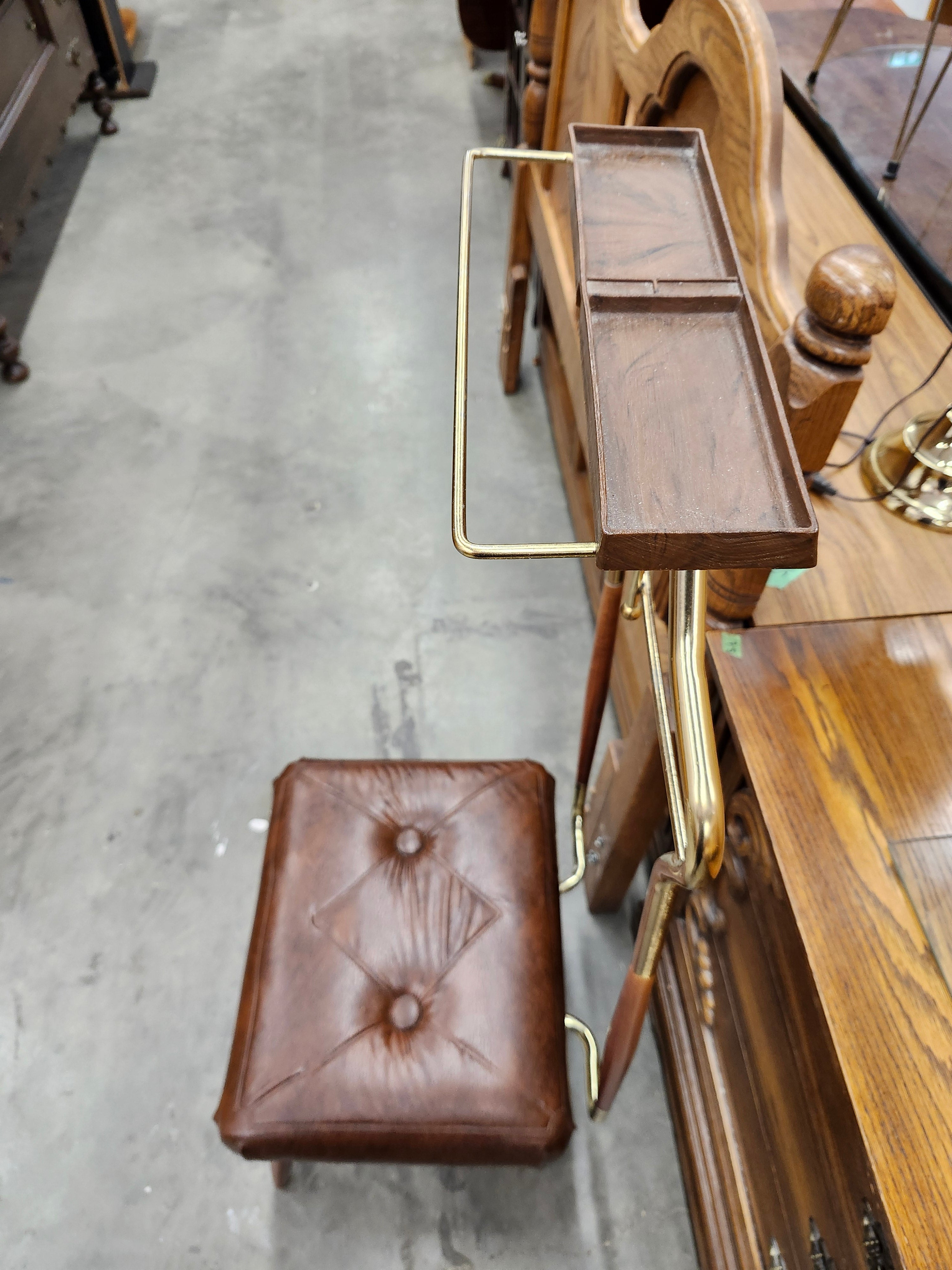 Suit stand with seat