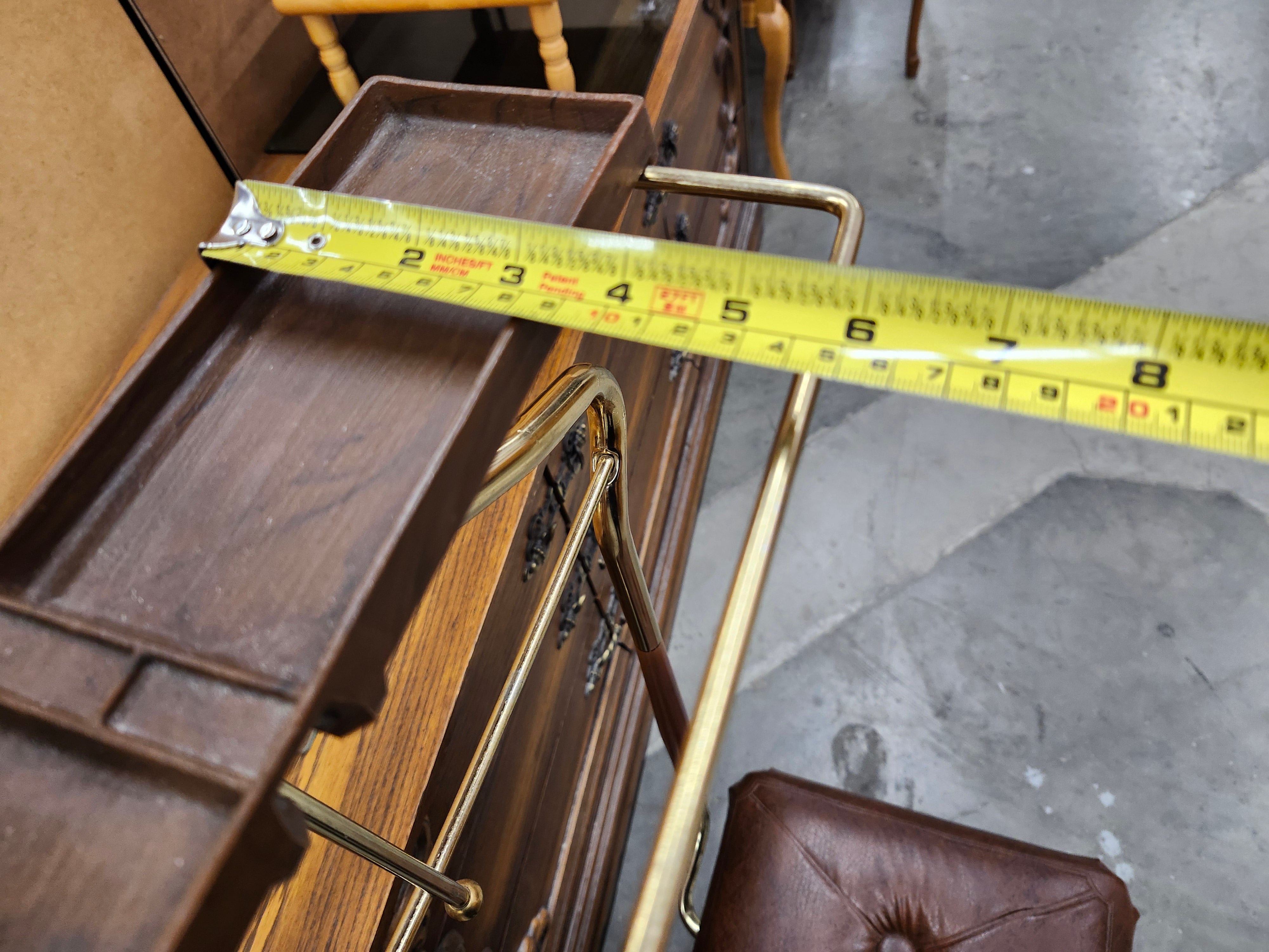 Suit stand with seat