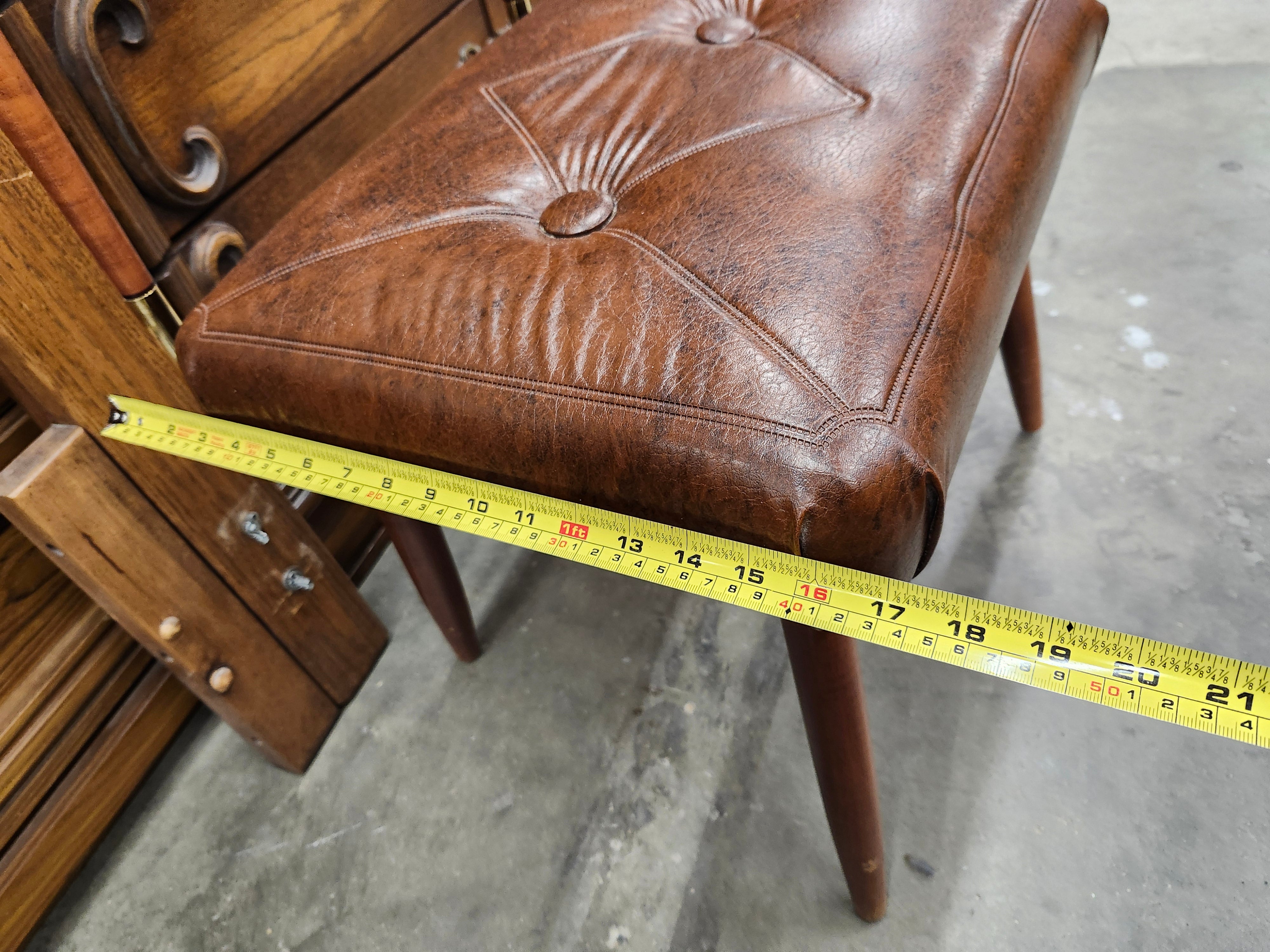 Suit stand with seat