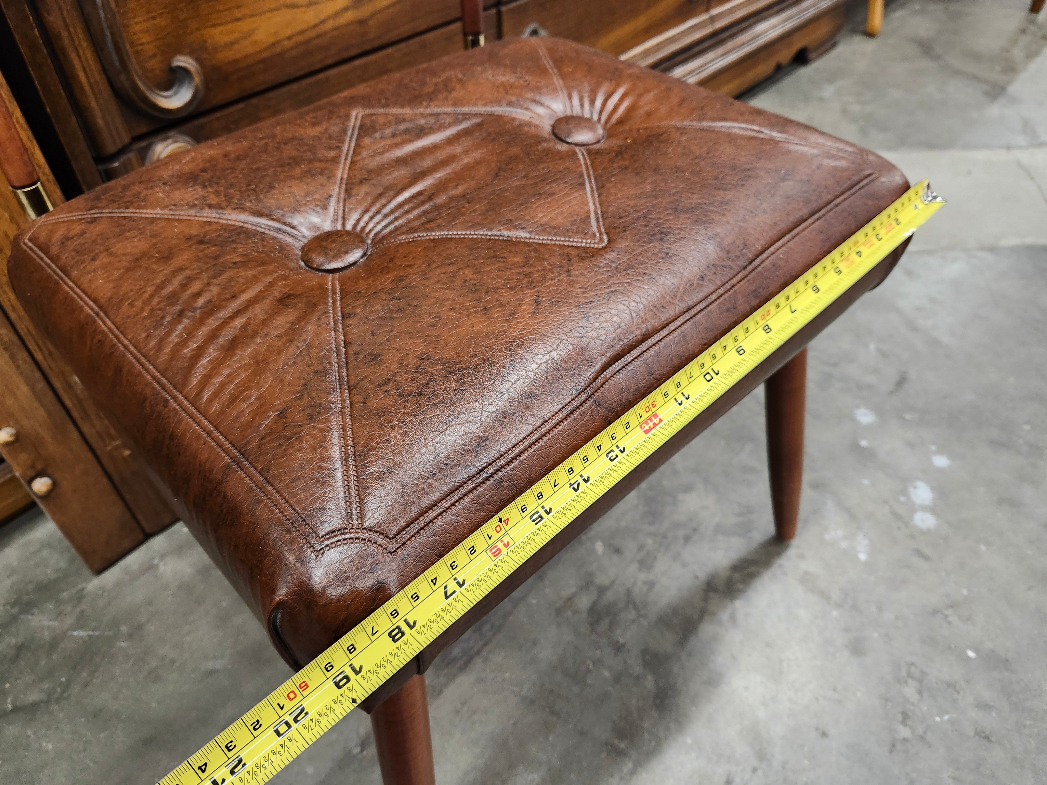 Suit stand with seat