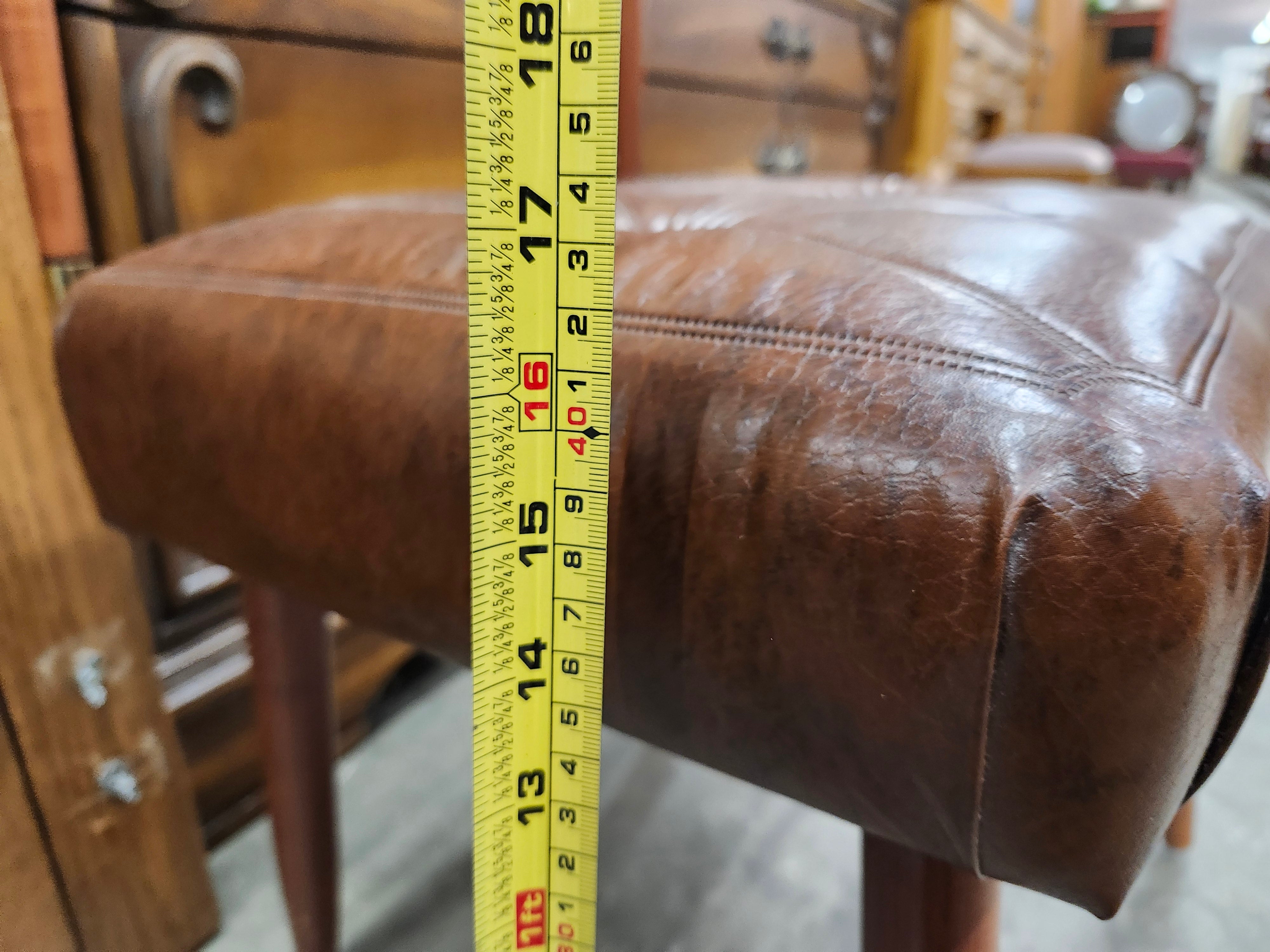 Suit stand with seat