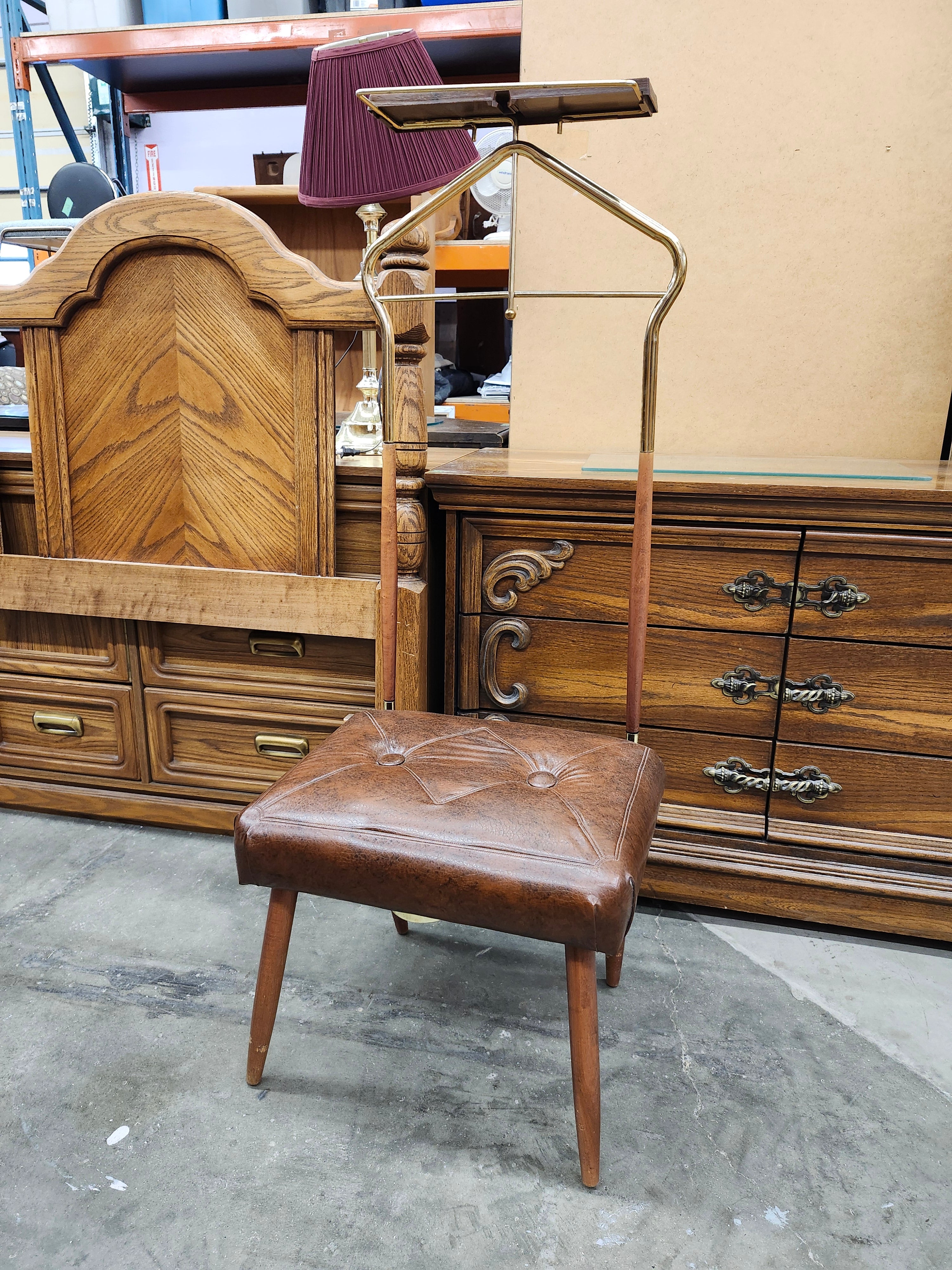 Suit stand with seat