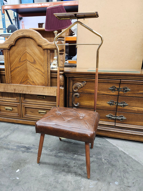 Suit stand with seat