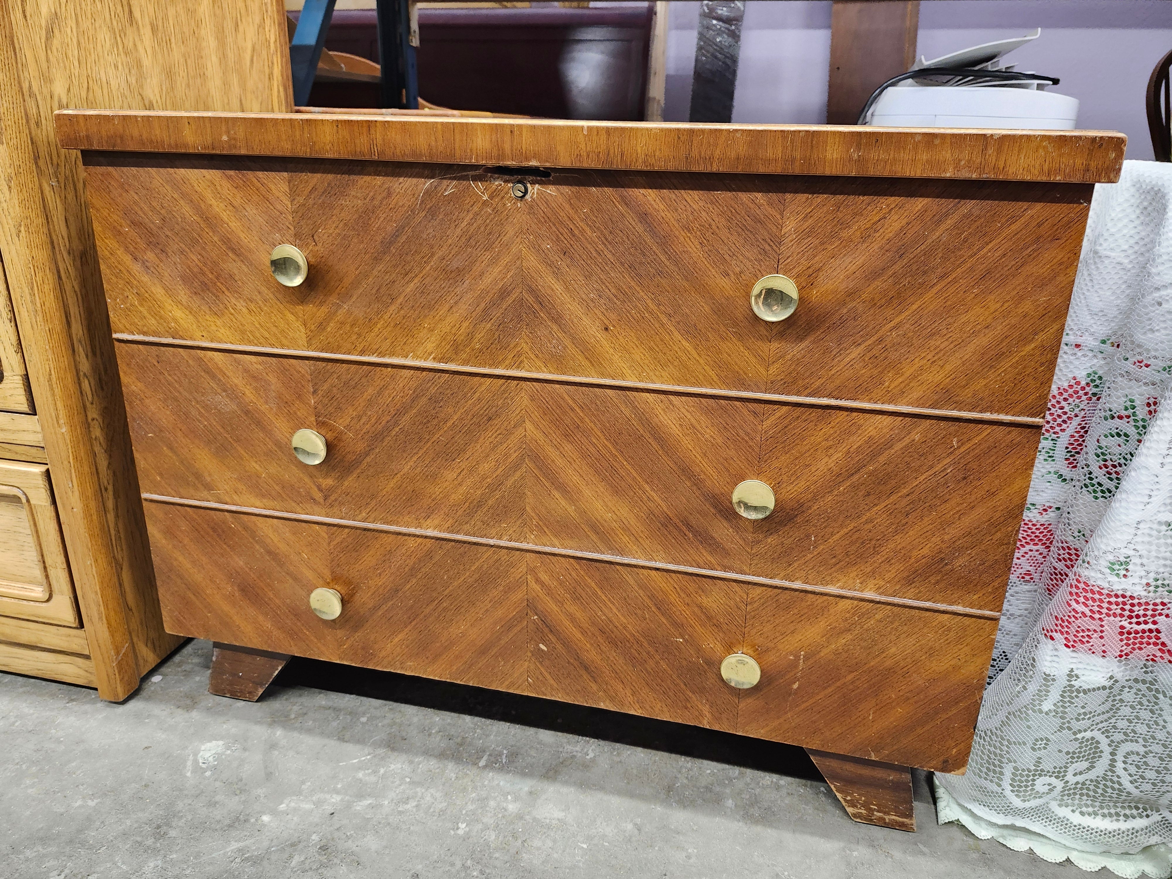Wood chest