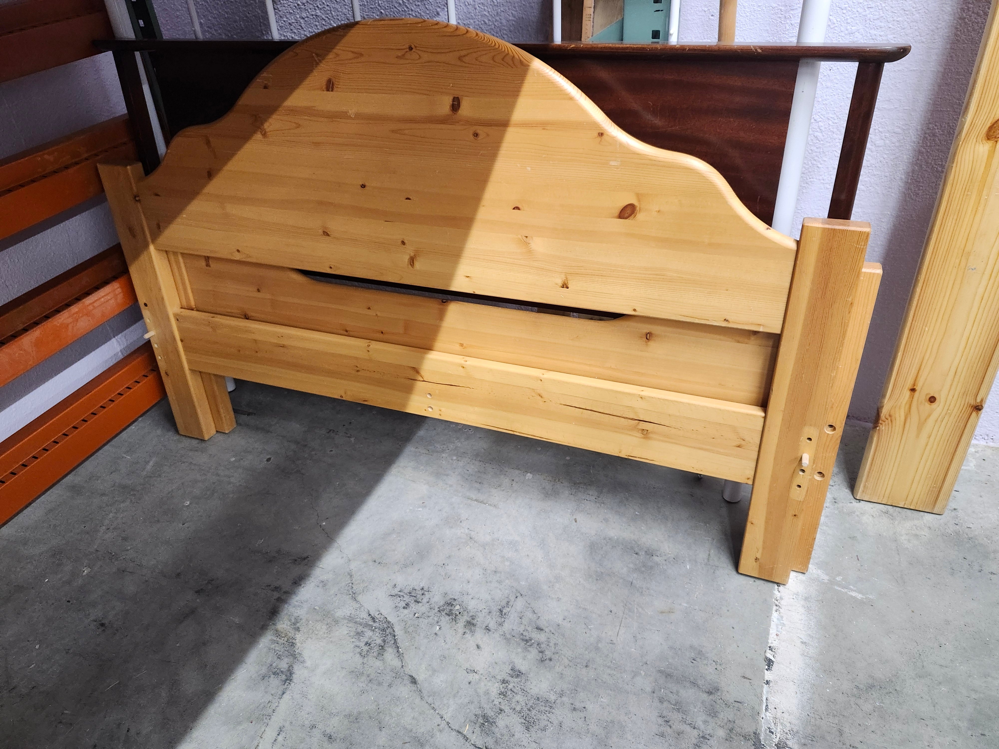 Double bedframe