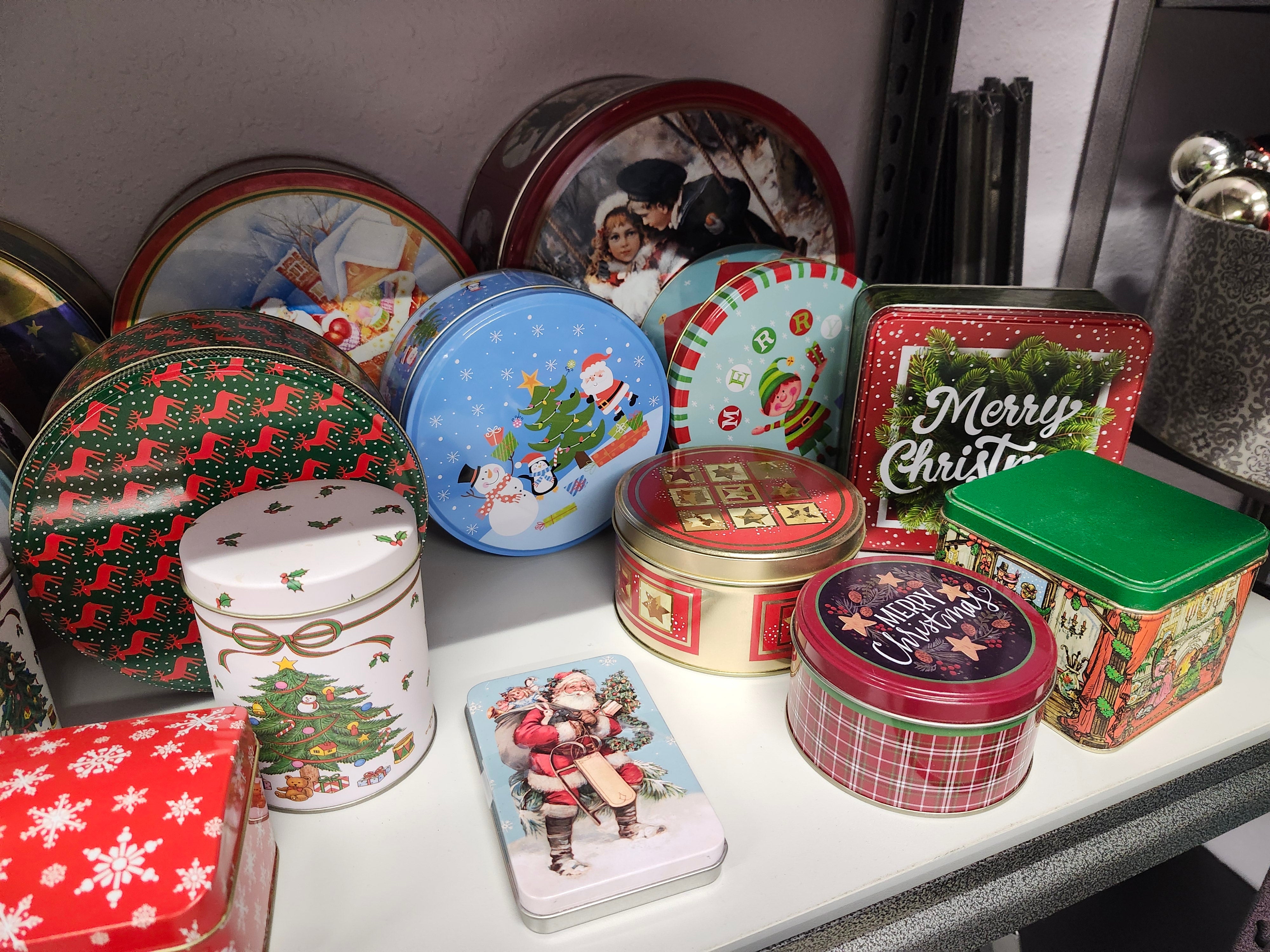 23 Christmas tins
