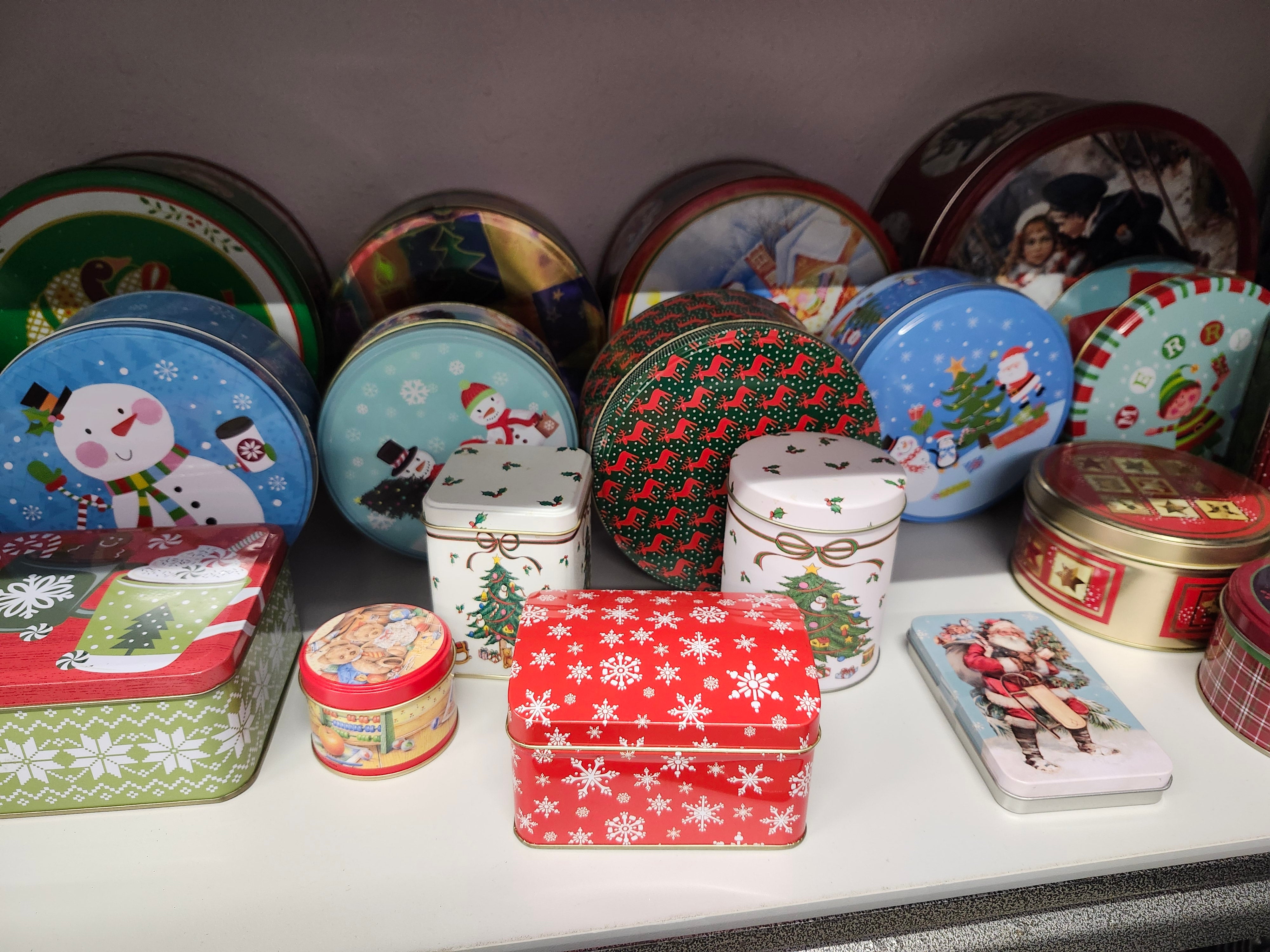 23 Christmas tins