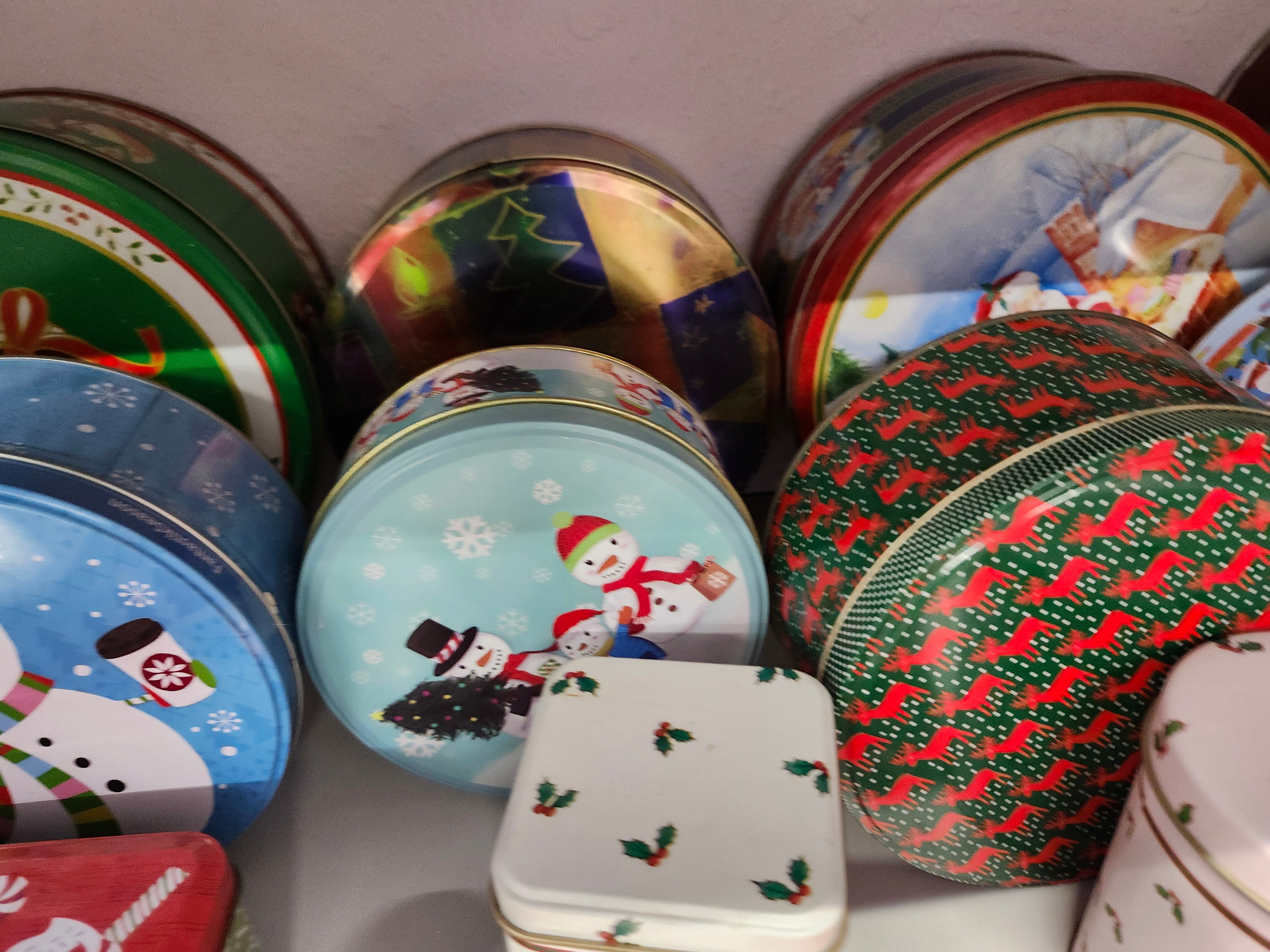 23 Christmas tins