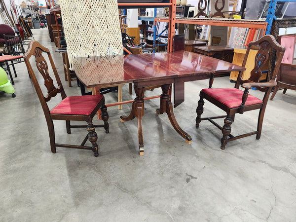 Dropleaf table & 2 chairs & 1 leaf