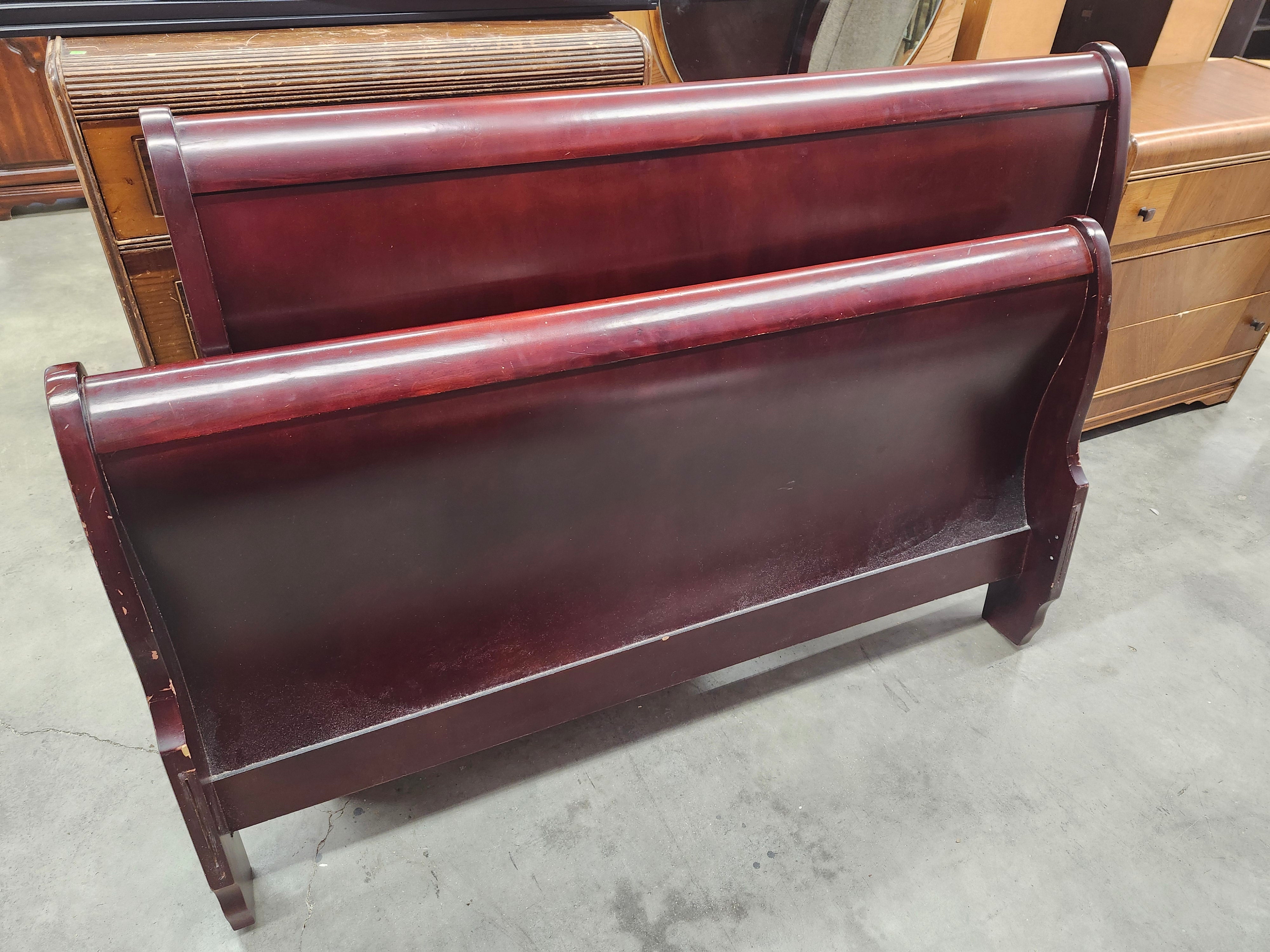 Queen sleigh bed
