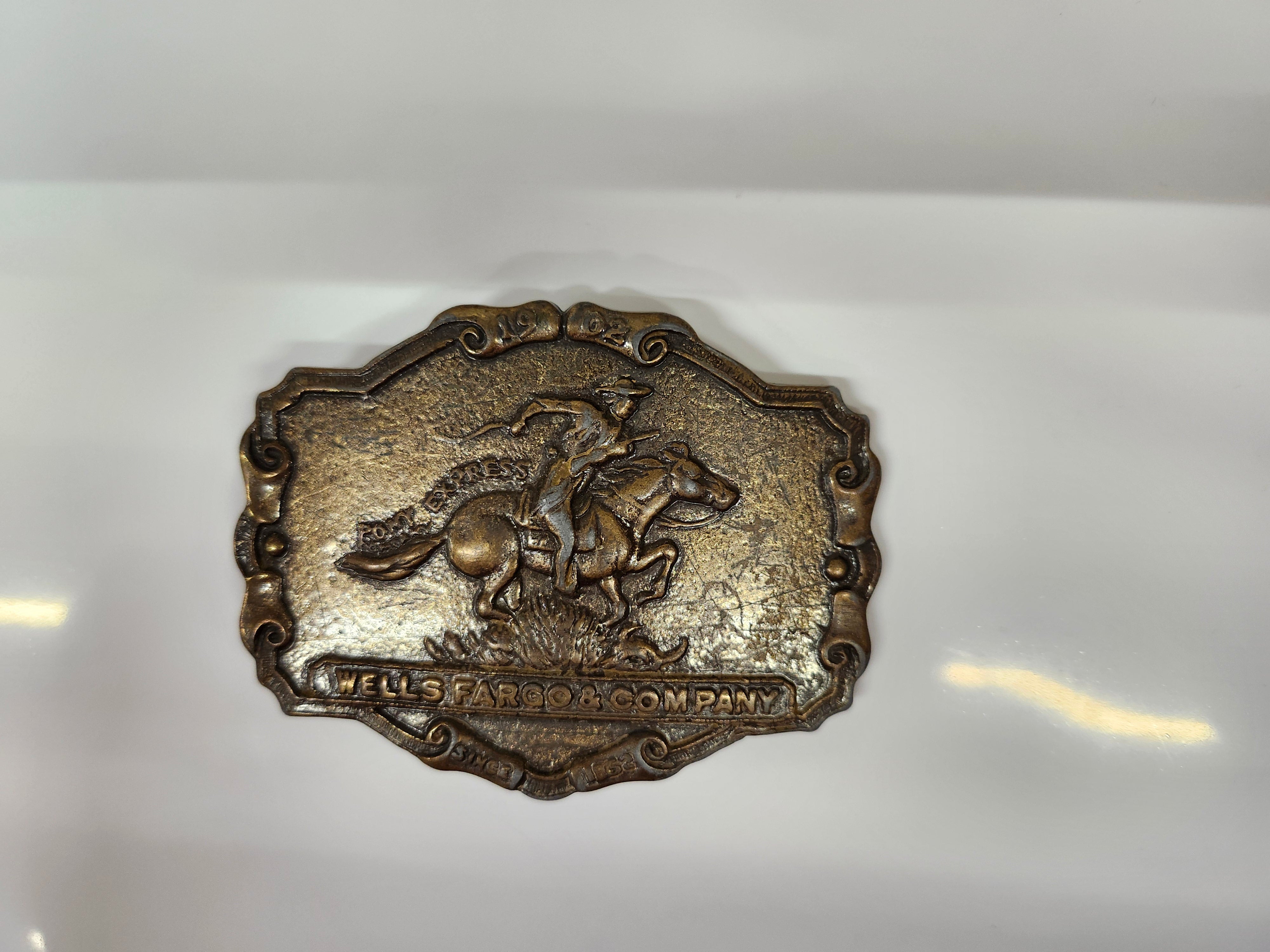 Metal belt buckle