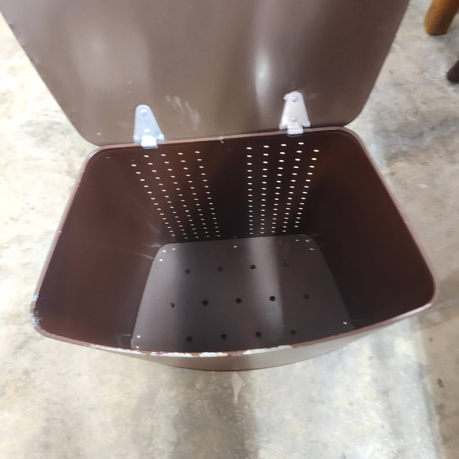 Laundry hamper
