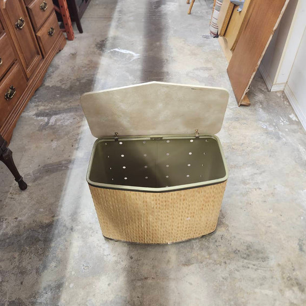 Laundry hamper
