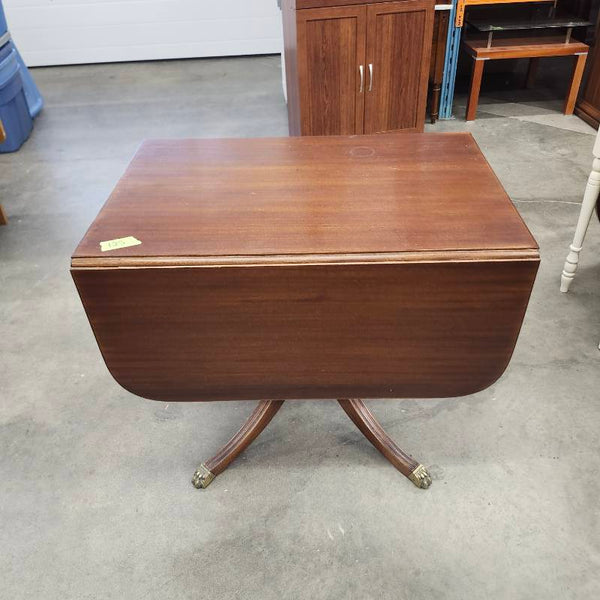 Drop leaf table
