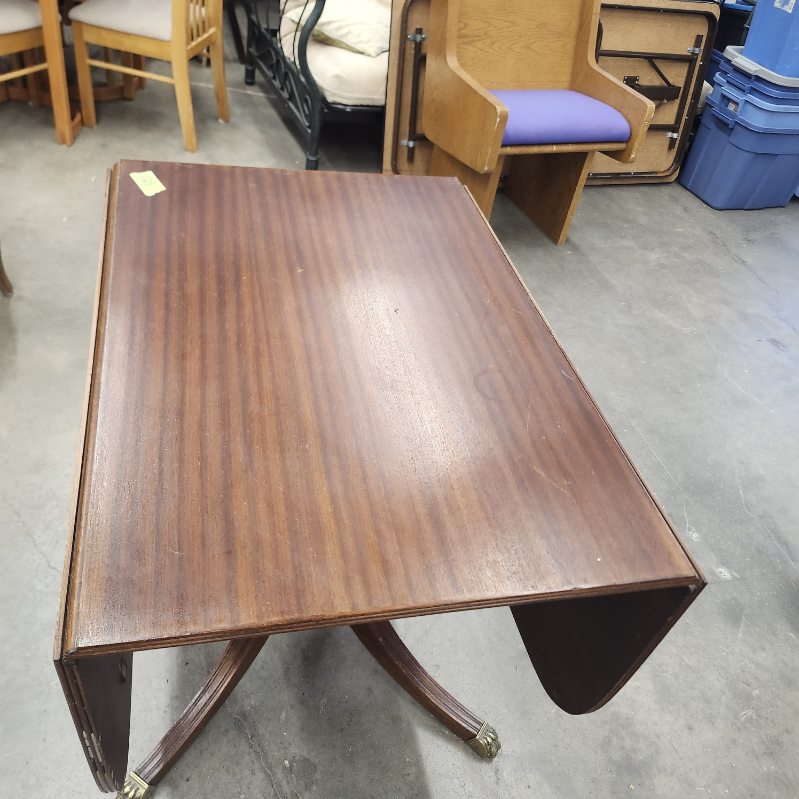 Drop leaf table