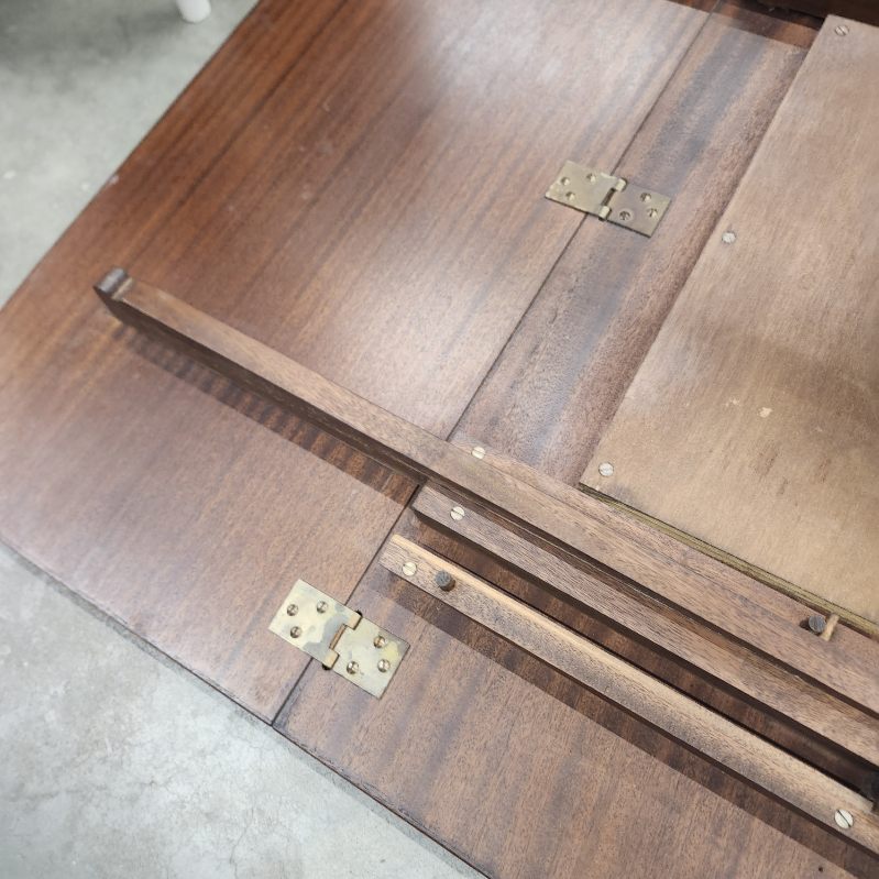 Drop leaf table