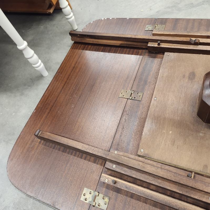Drop leaf table