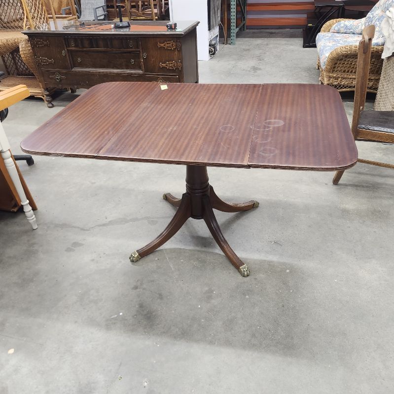 Drop leaf table